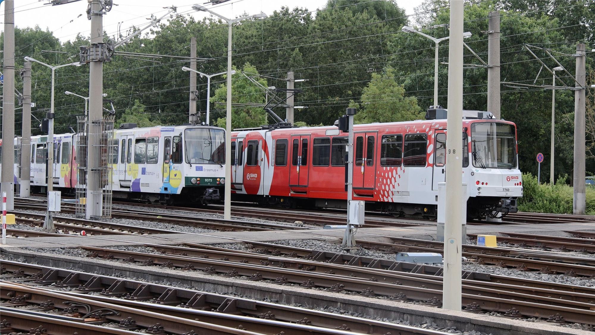 Die Stadtwerke Bonn haben 60 von 75 Stadtbahnen wegen Sicherheitsbedenken aus dem Verkehr gezogen.