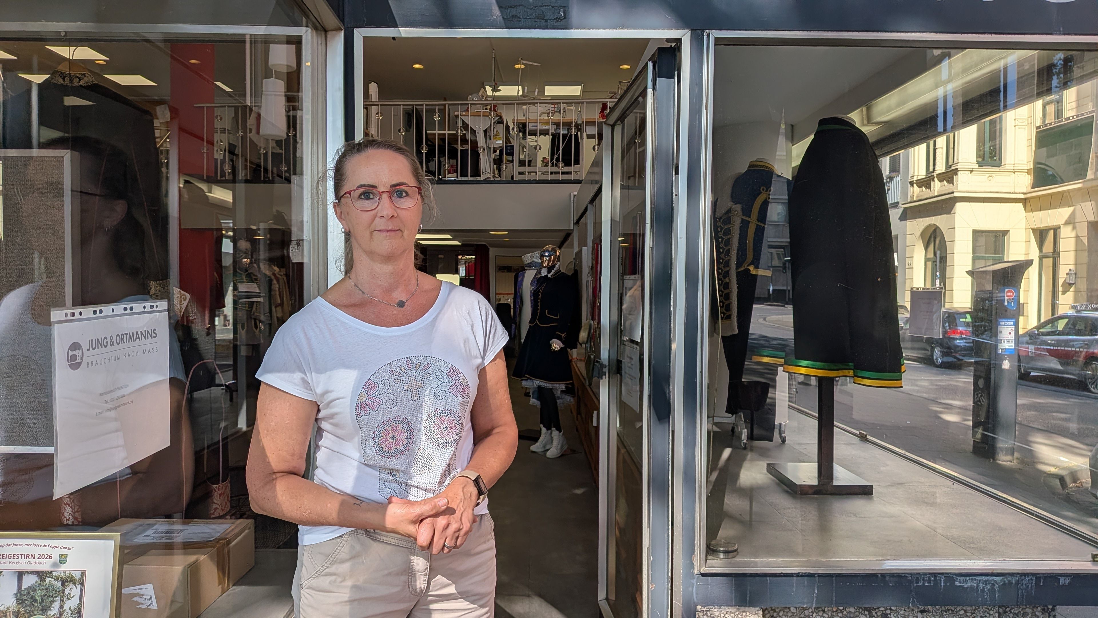 Daniela Schlottmann arbeitet bei der Karnevalsschneiderei Jung und Ortmanns