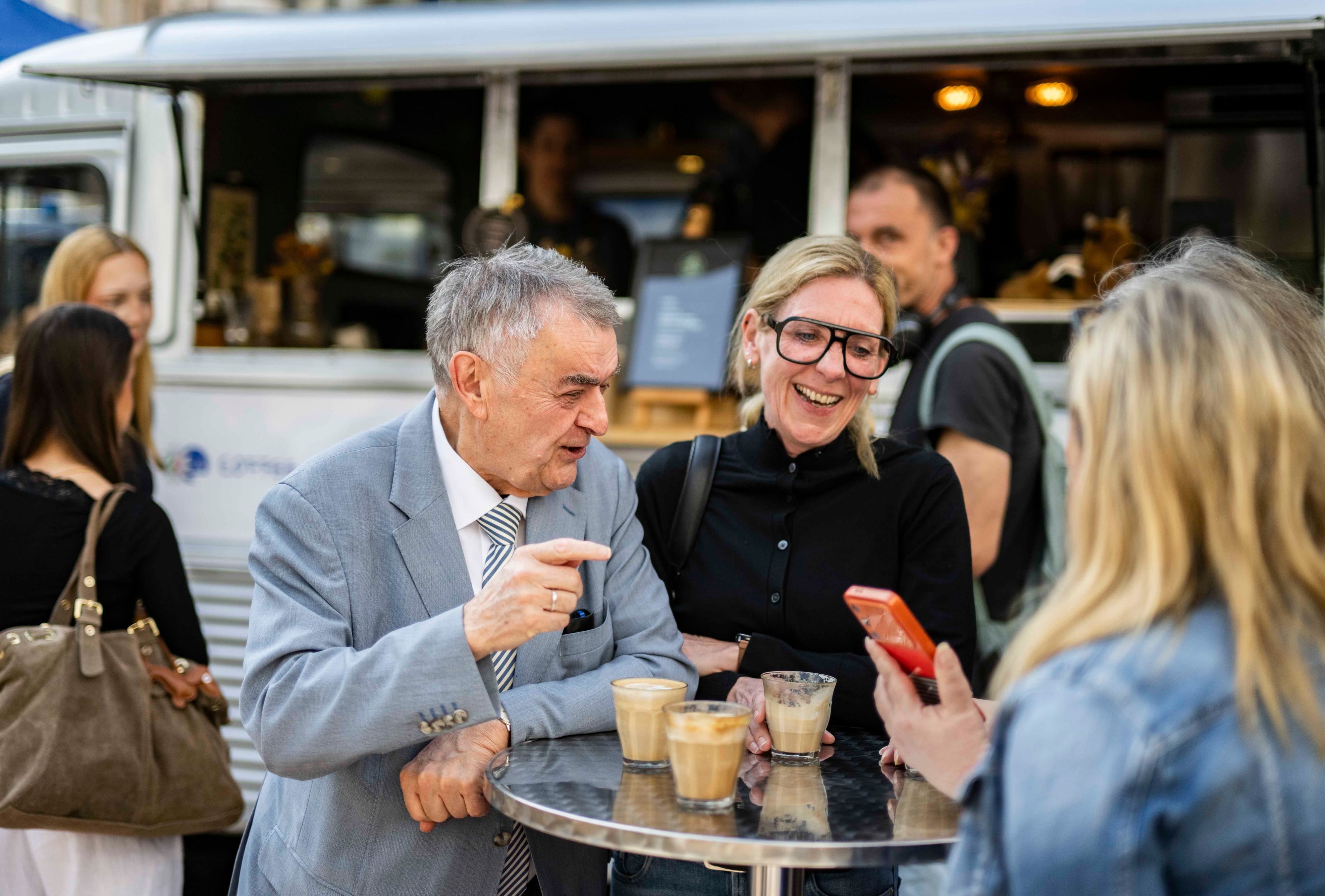 Coffee with a Cop in Euskirchen. Zu Gast war auch Innenminister Herbert Reul.