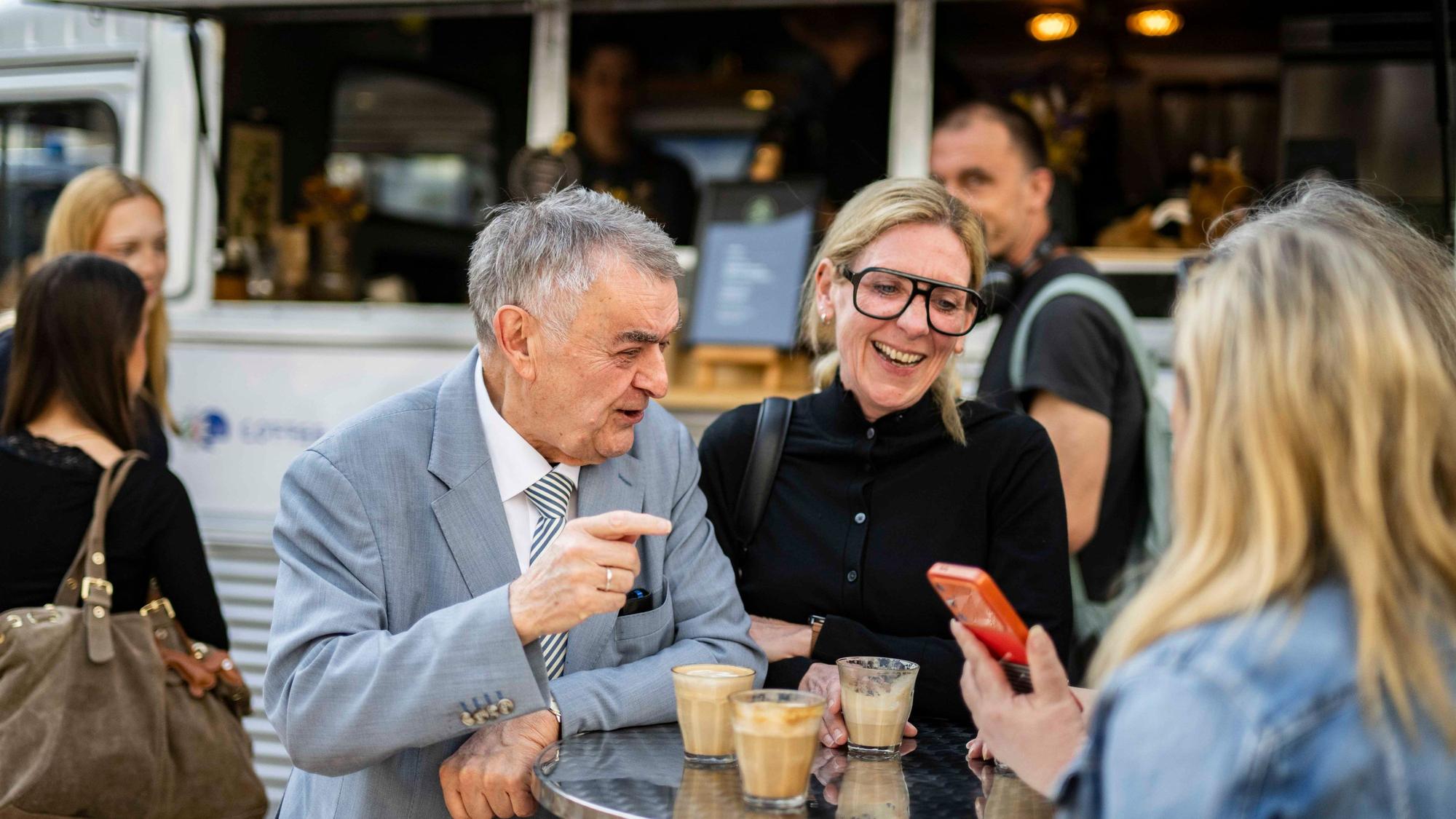 Coffee with a Cop in Euskirchen. Zu Gast war auch Innenminister Herbert Reul.