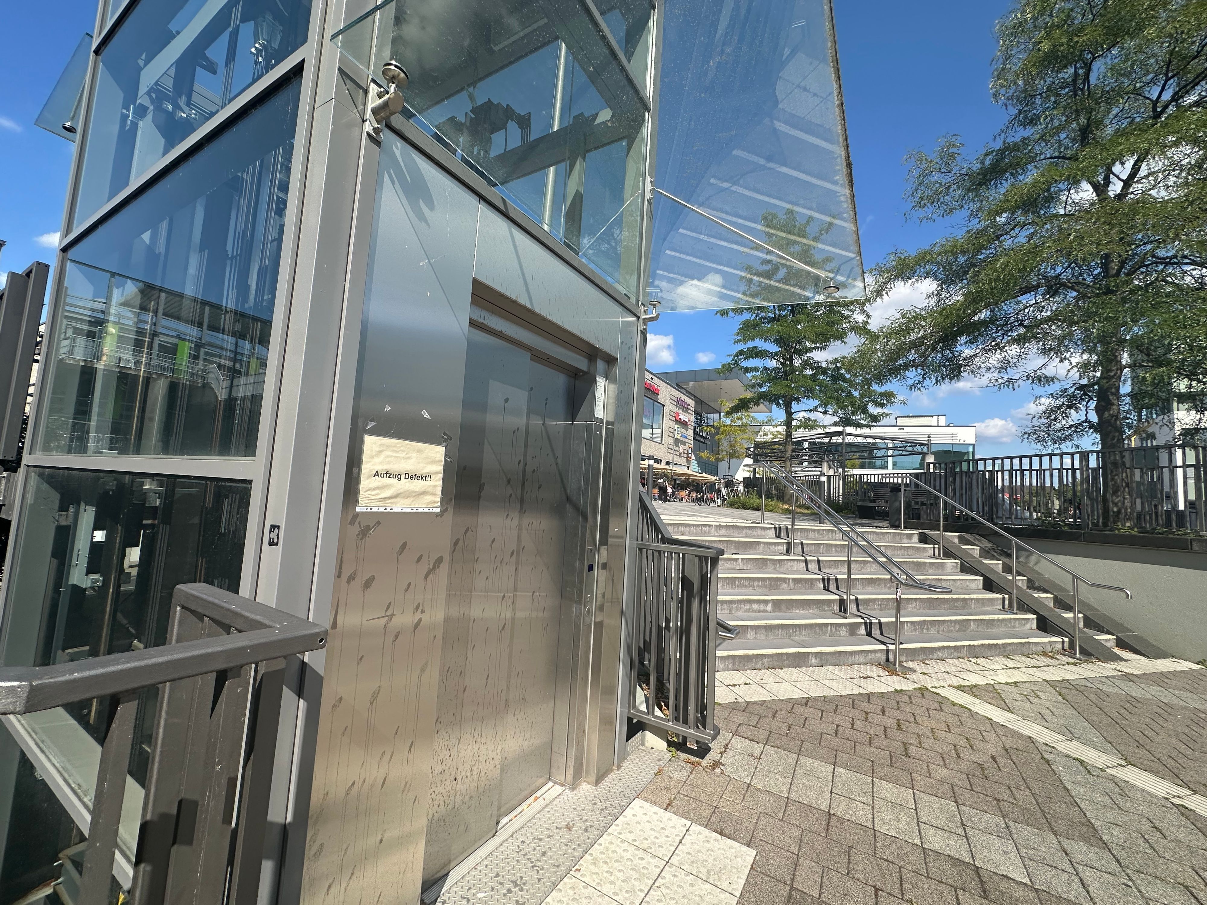 Der Aufzug am Karl-Gatzweiler-Platz ist schon wieder defekt.