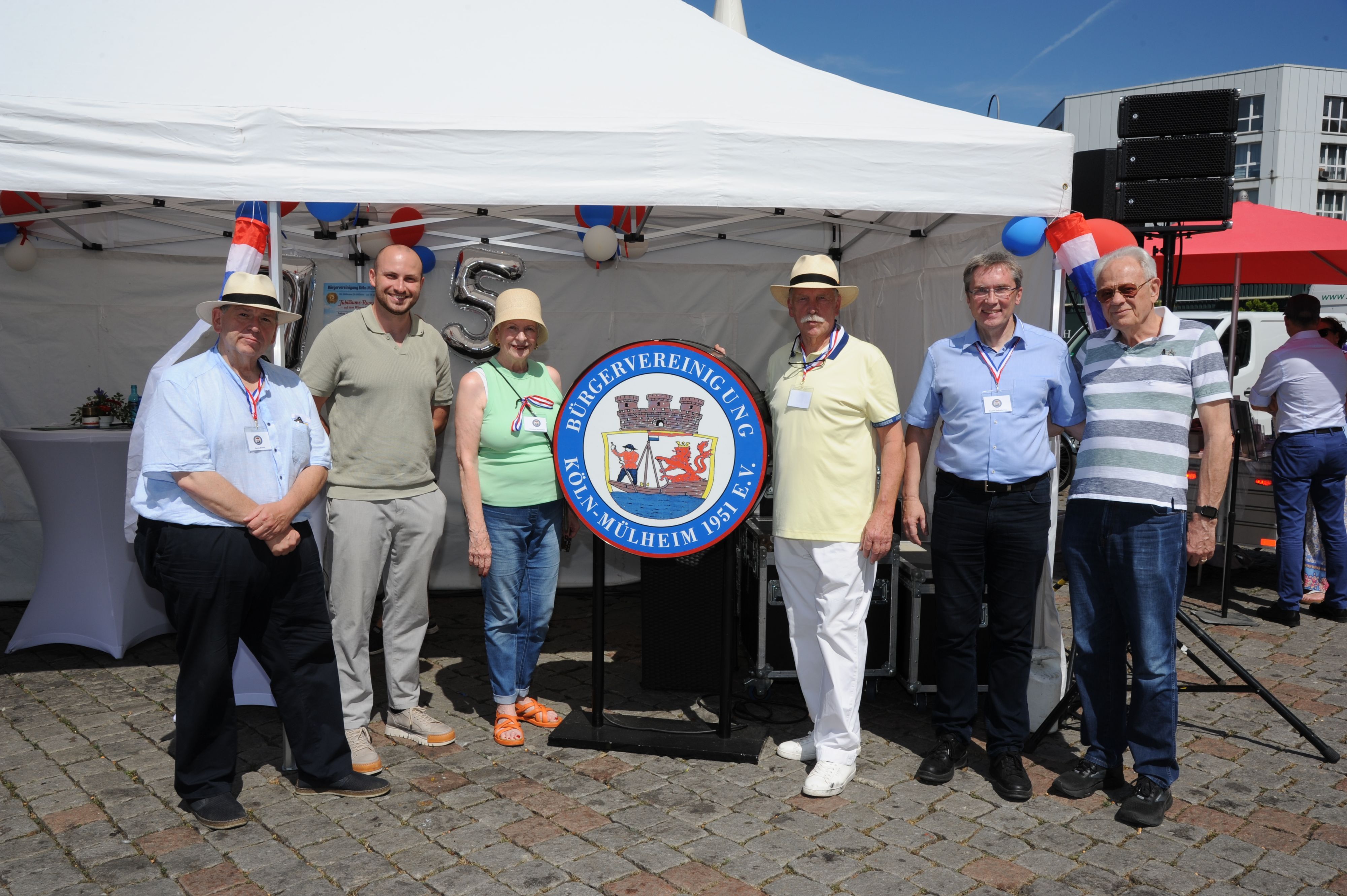 Vorstand der Bürgervereinigung mit Bezirksbürgermeister Vincent Morawietz (2.v.l.) und dem ehemaligen Bezirksbürgermeister Norbert Fuchs (1.v.r.).