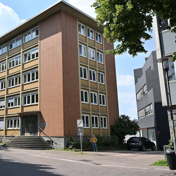 Das Foto zeigt eines der beiden Alten Stadthäuser in Bergisch Gladbach
