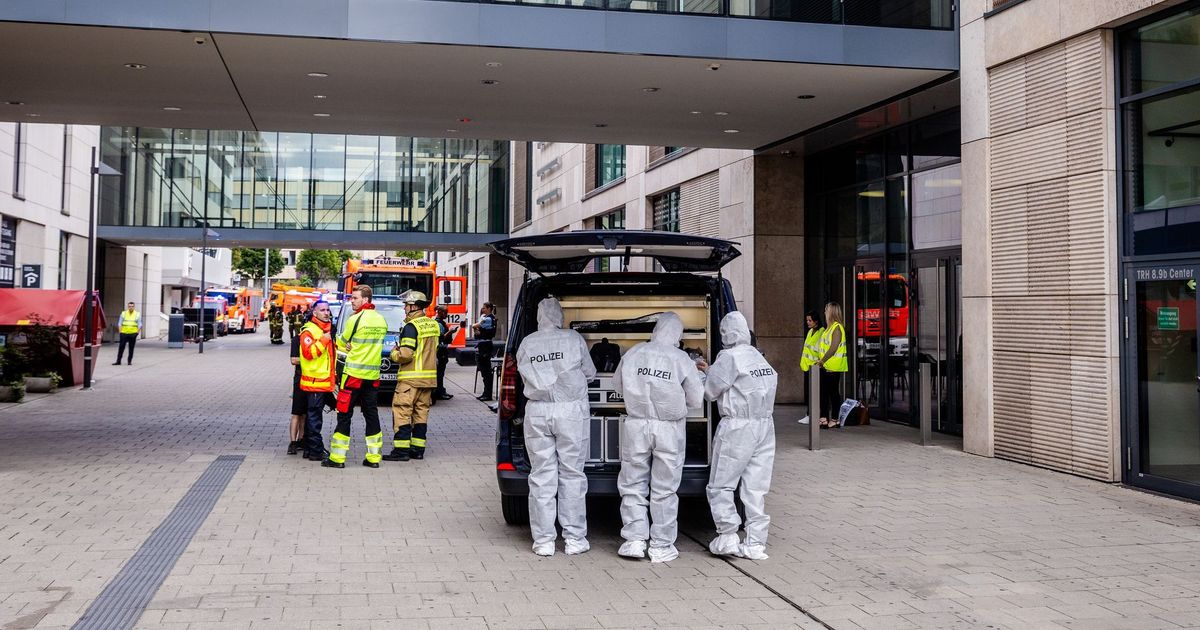 Police operation in Stuttgart: Knife attack in shopping center - | Woman ...
