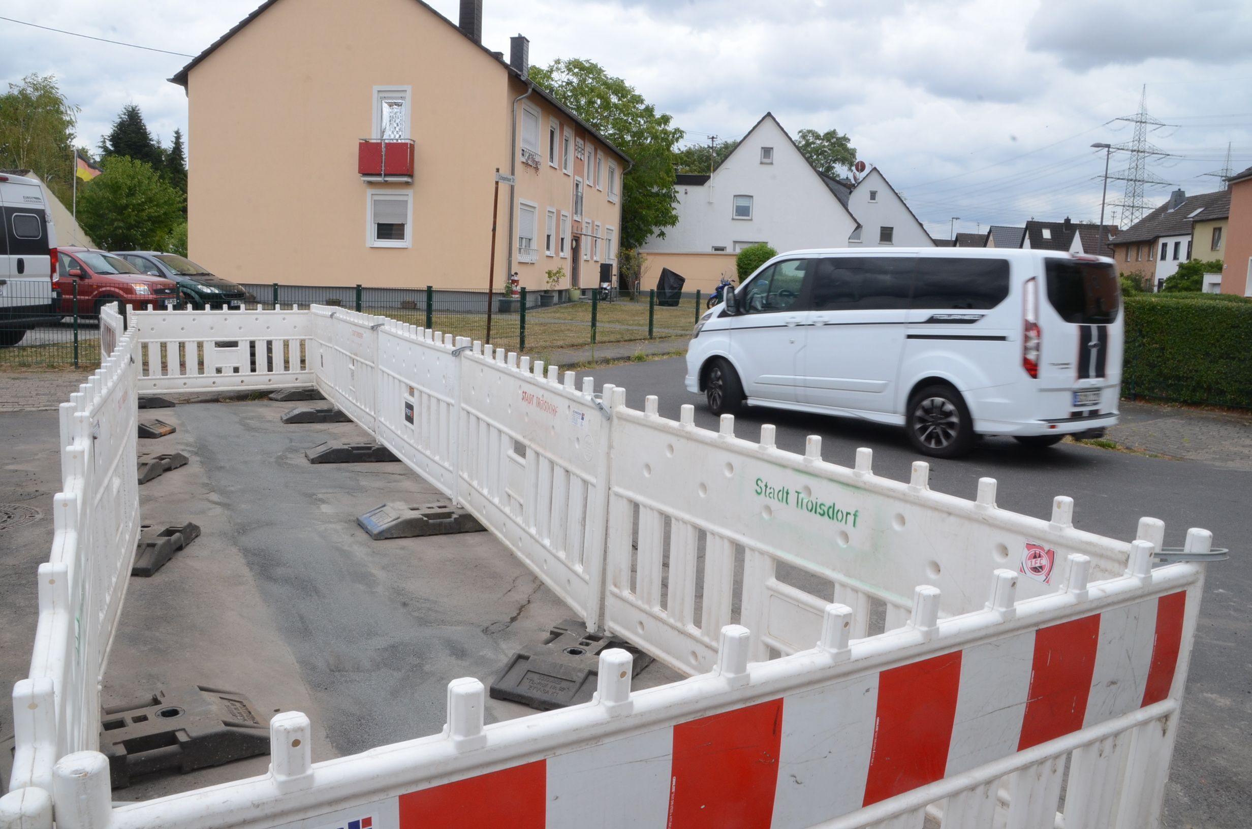 Bürgermeister Biber hat den Verkehrsversuch an der Kreuzung Im Zehntfeld Schopenhauerstrraße in Oberlar nach 24 Stunden gestoppt