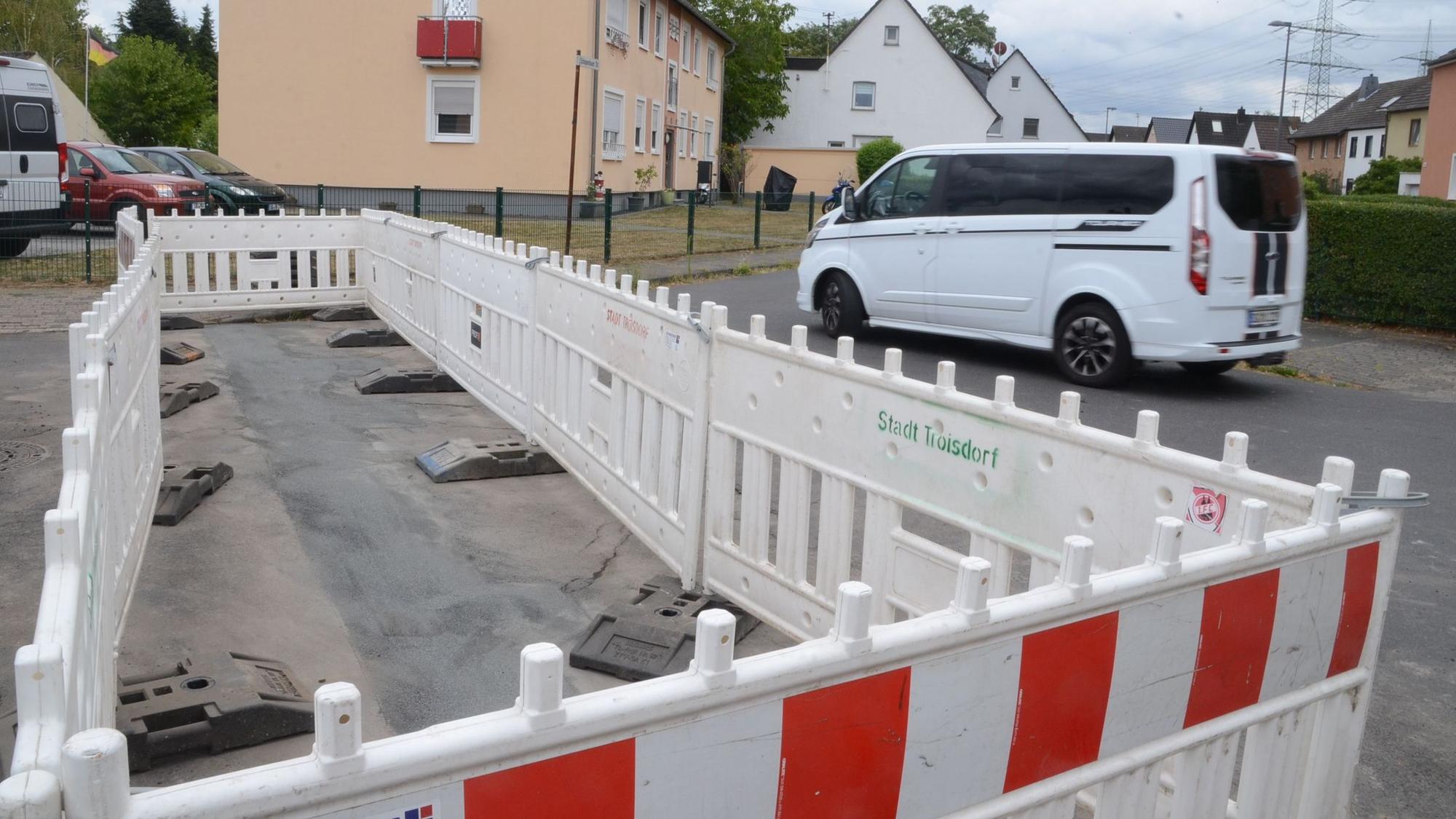 Bürgermeister Biber hat den Verkehrsversuch an der Kreuzung Im Zehntfeld Schopenhauerstrraße in Oberlar nach zwei Tagen gestoppt