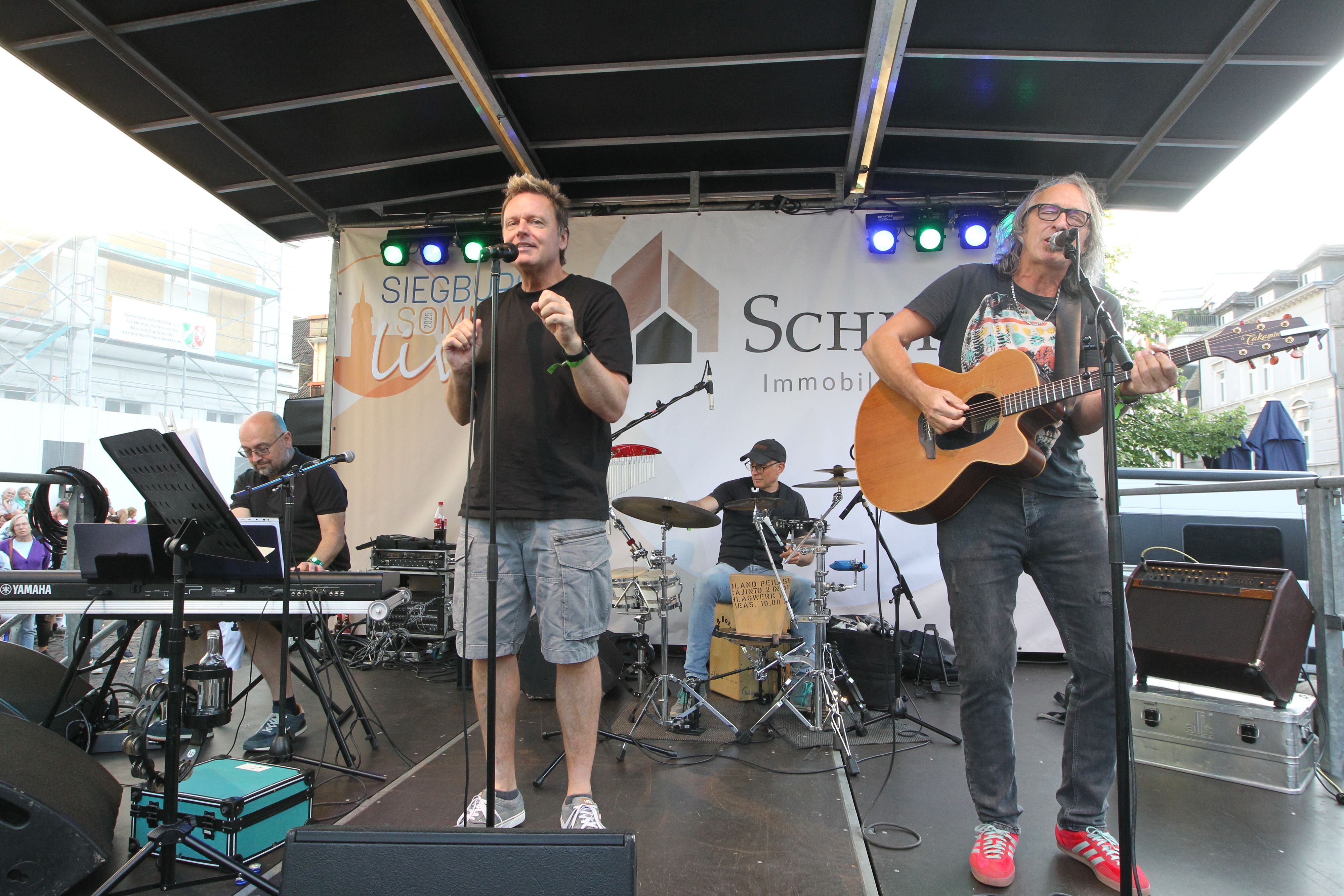 Fööss-Frontsänger „Mirko Bäumer und die lustigen Musikanten“ treten am Wochenende auf der Annakirmes in Bad Honnef auf. (Archivbild)