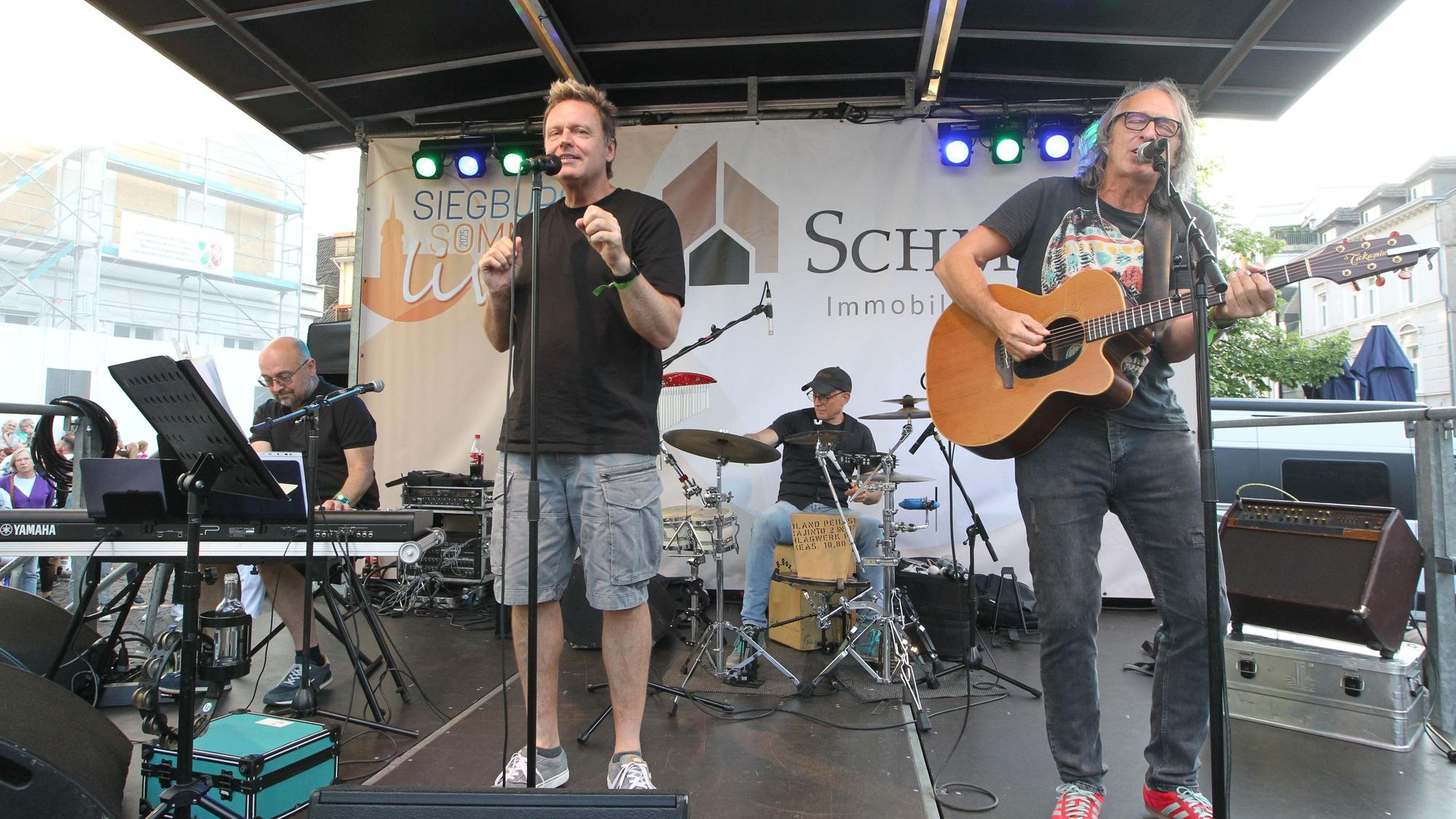 Fööss-Frontsänger „Mirko Bäumer und die lustigen Musikanten“ treten am Wochenende auf der Annakirmes in Bad Honnef auf. (Archivbild)