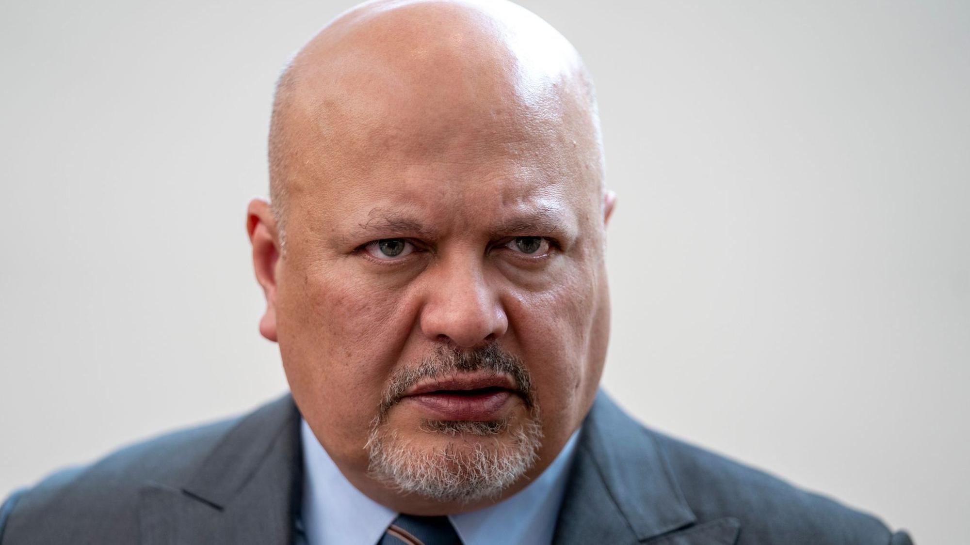 Chefankläger Khan Nahaufnahme.