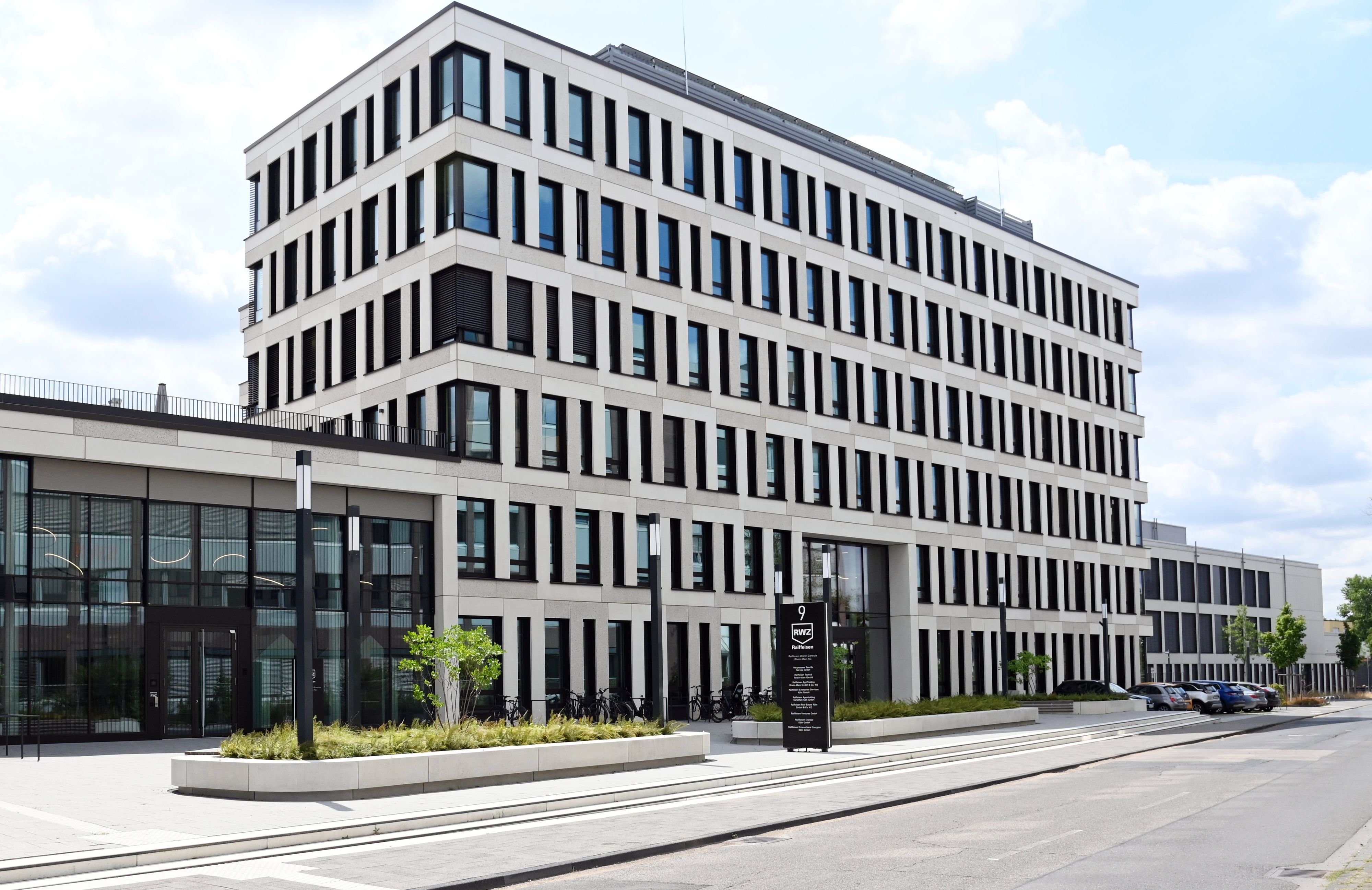 Der neue Verwaltungssitz der RWZ in der Gaedestraße 9 in Köln-Marienburg.