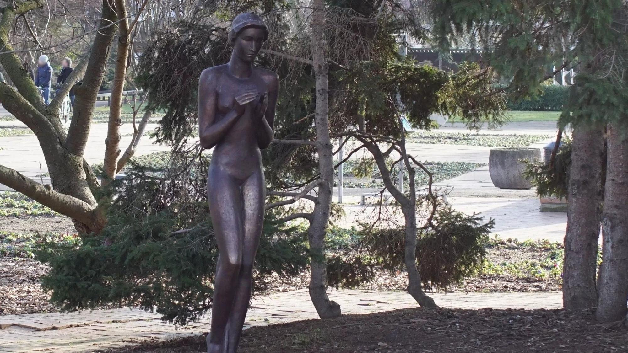 Die Bronzeplastik „Assunta“ von Georg Kolbe.