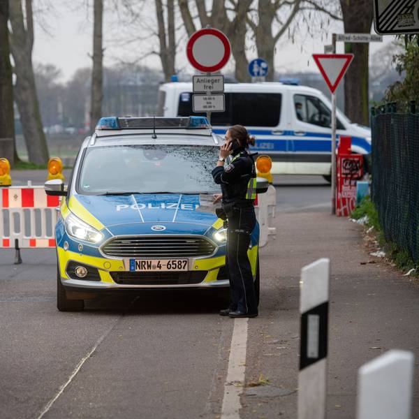Die Polizei im Einsatz auf der Alfred-Schütte-Allee (hier im April 2021).