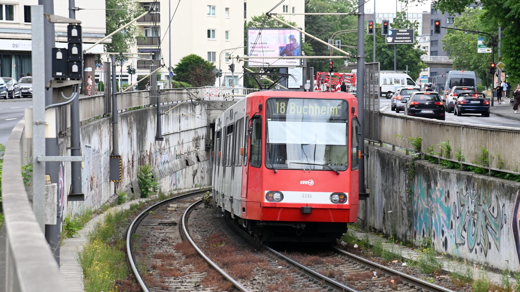 Die KVB hat seit Sonntagmorgen in der Innenstadt mit einer großen Störung zu kämpfen.