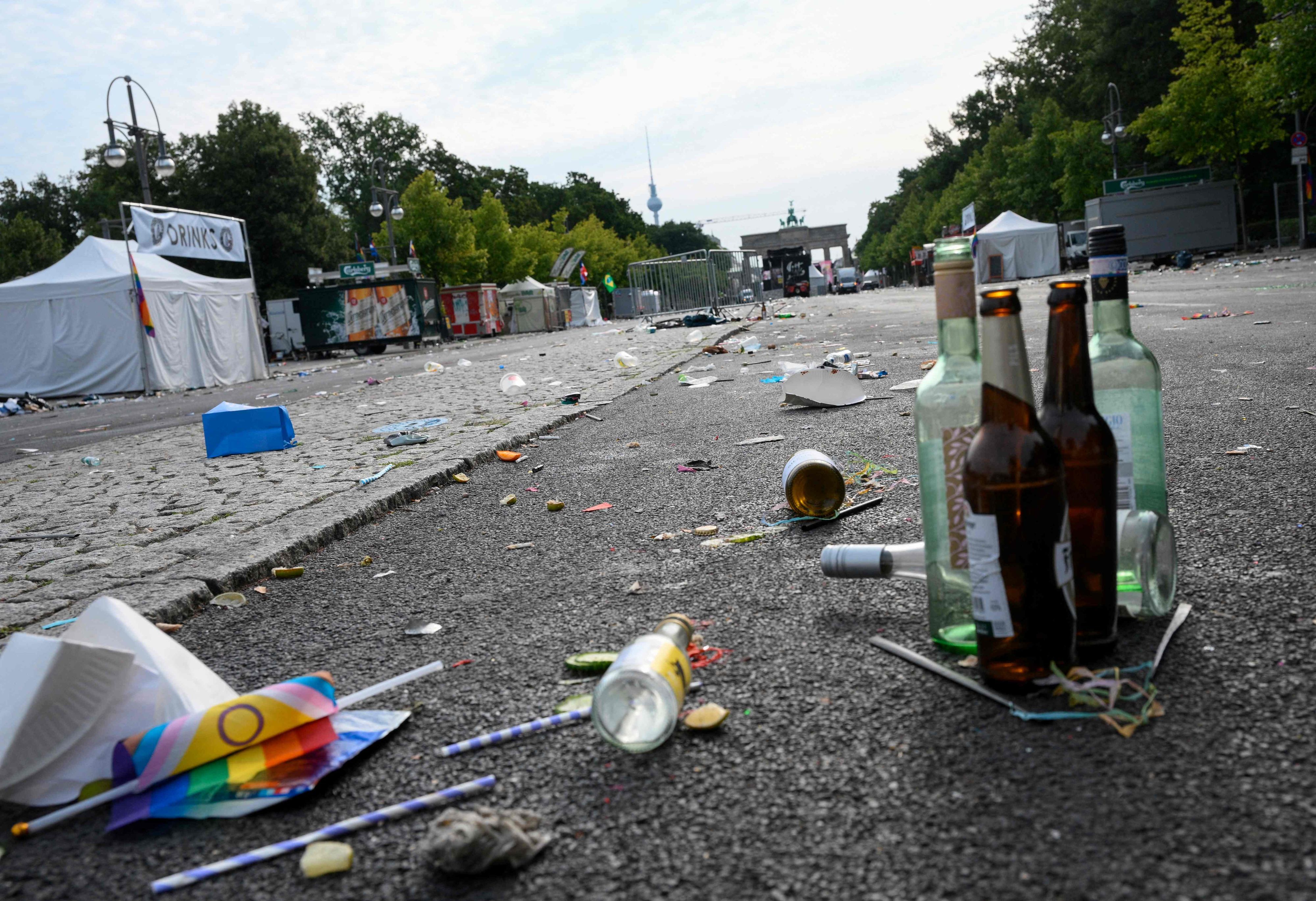 Der CSD in Berlin war am Samstagabend abgebrochen worden, nachdem ein Auto am Rande der Großveranstaltung in eine Menschenmenge gefahren ist.