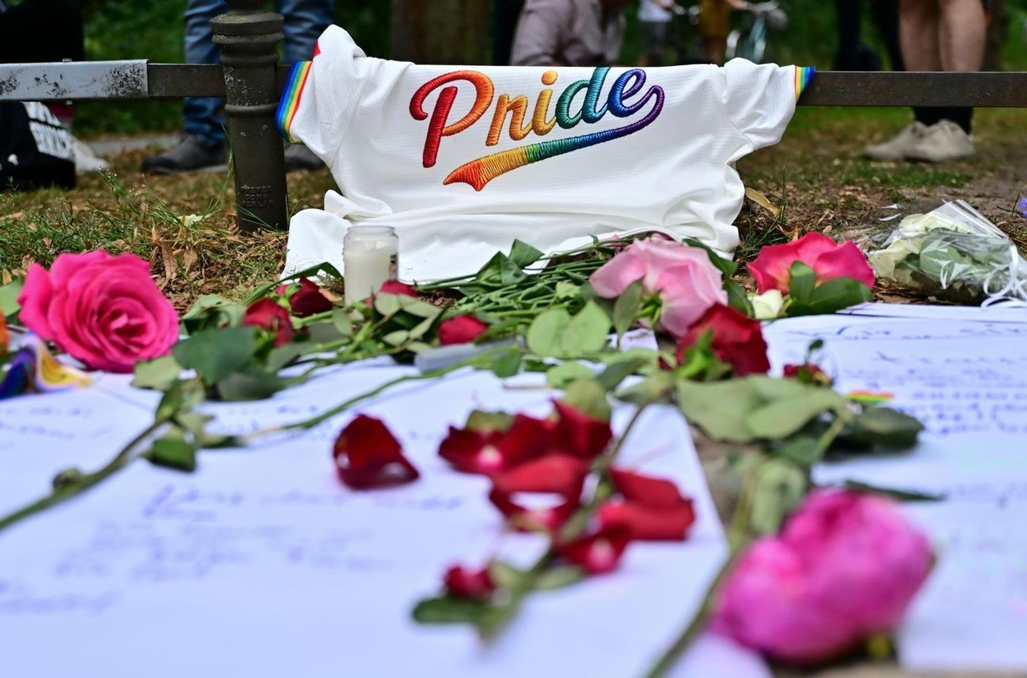 Auto fährt in Menschenmenge - CSD in Berlin abgebrochen.
