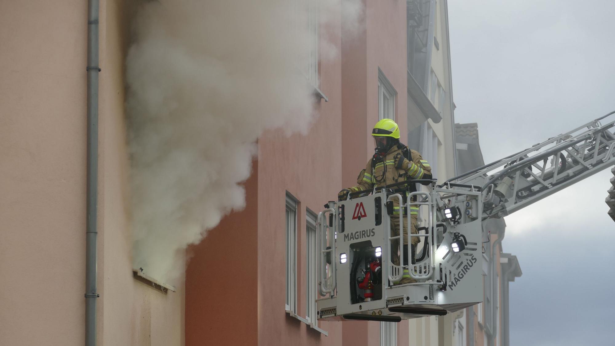 An der Bonner Straße in Siegburg hat ein Wohnungsbrand einen Großeinsatz der Feuerwehr ausgelöst.