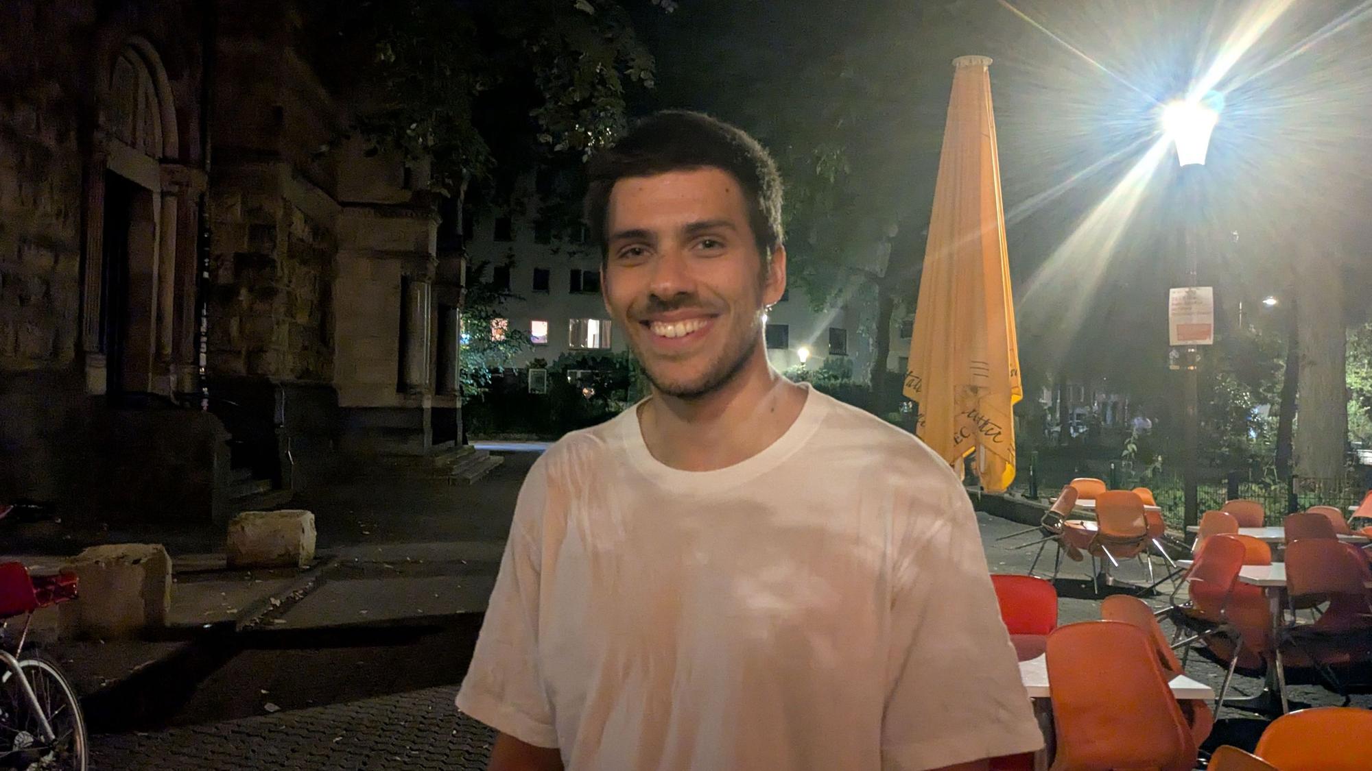 Konrad findet die aktuellen Regeln am Brüsseler Platz „unfair“ für die Gastronomien, die um 22 Uhr draußen schließen müssen.