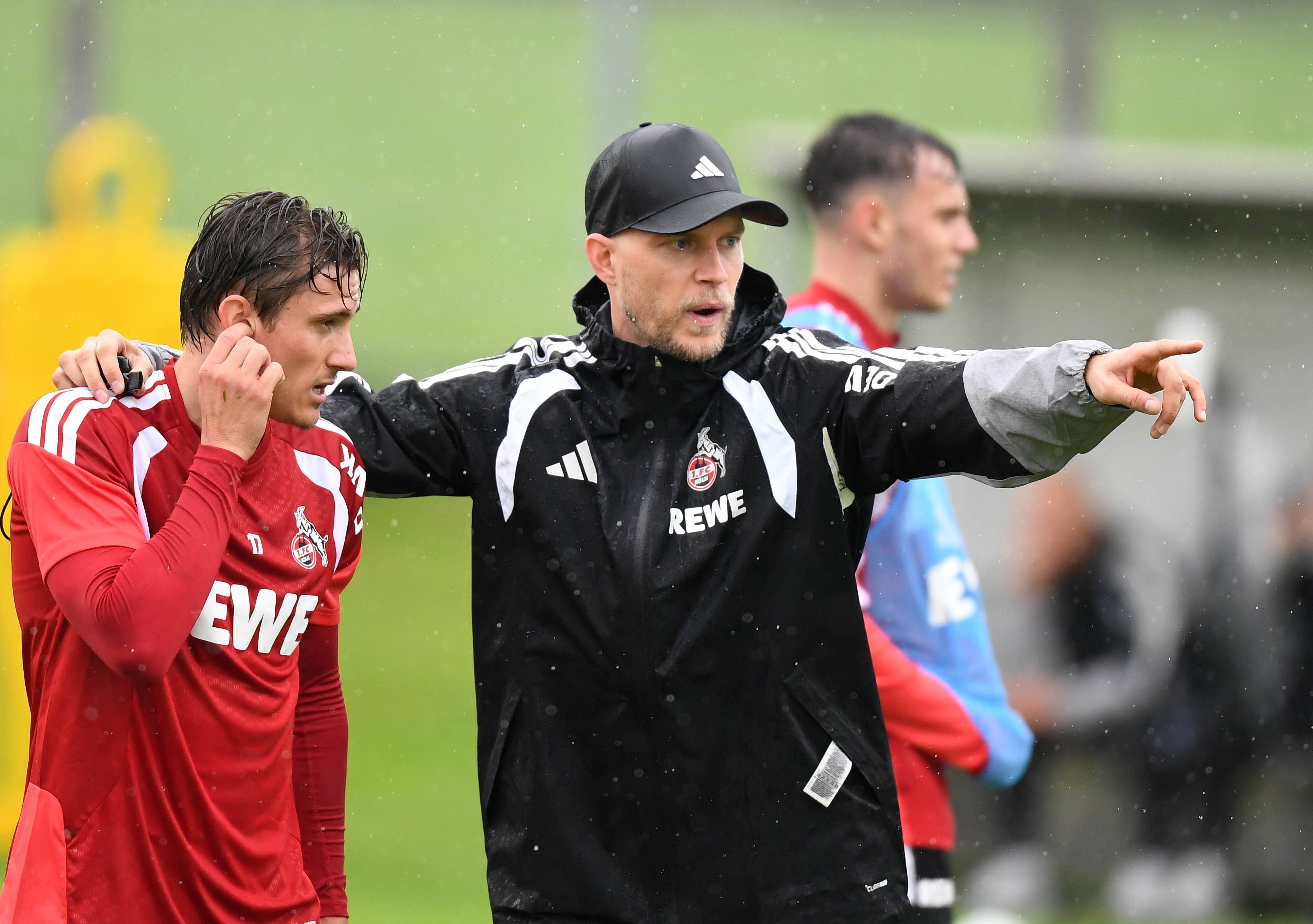 René Wagner, hier mit Alessio Castro-Montes, legt großen Wert darauf, dass jeder Spieler weiß, was verlangt wird.