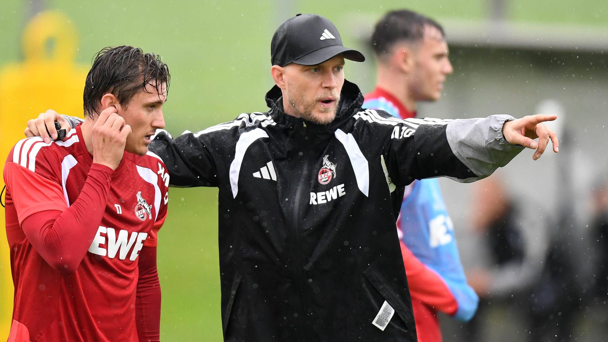 René Wagner, hier mit Alessio Castro-Montes, legt großen Wert darauf, dass jeder Spieler weiß, was verlangt wird.
