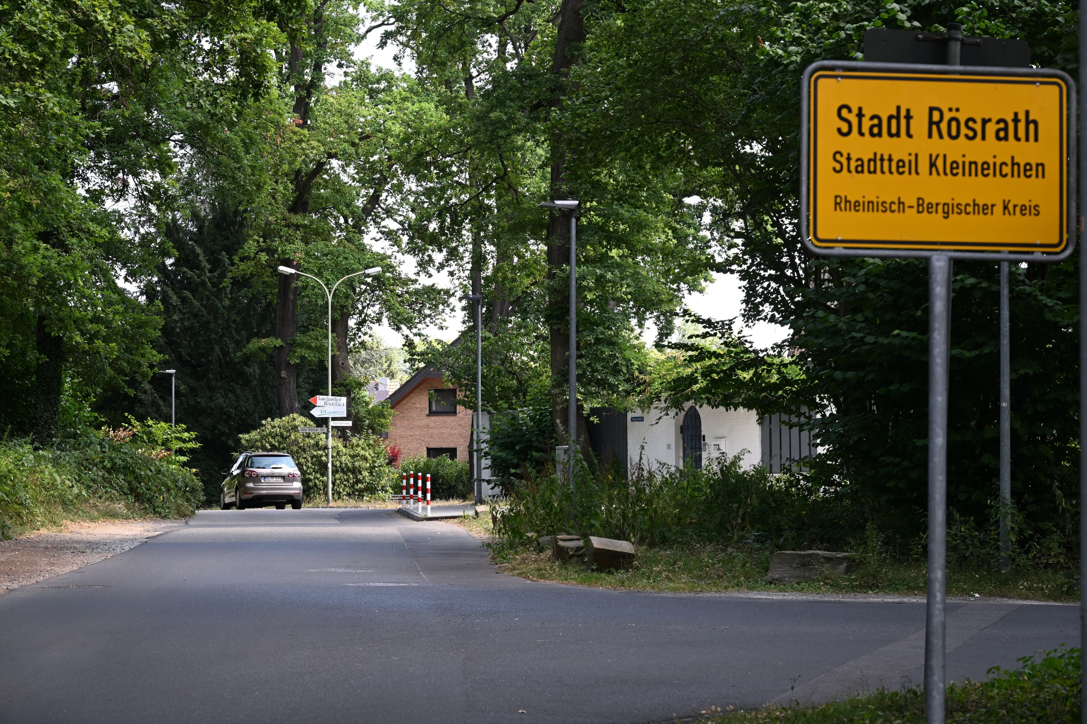 Zu sehen ist das Ortsschild für den Rösrather Ortsteil Kleineichen.