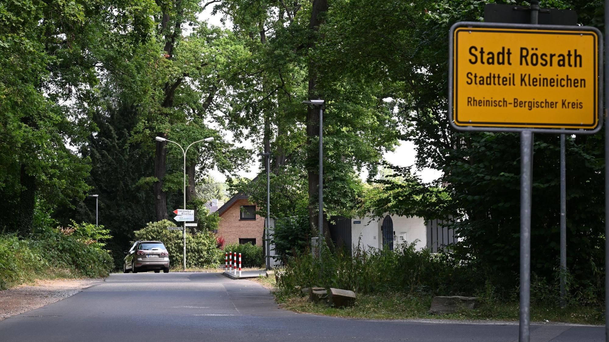 Zu sehen ist das Ortsschild für den Rösrather Ortsteil Kleineichen.