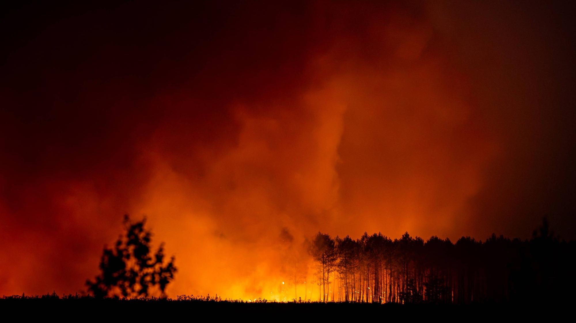 In Frankreich führen Waldbrände zu Massenevakuierungen.