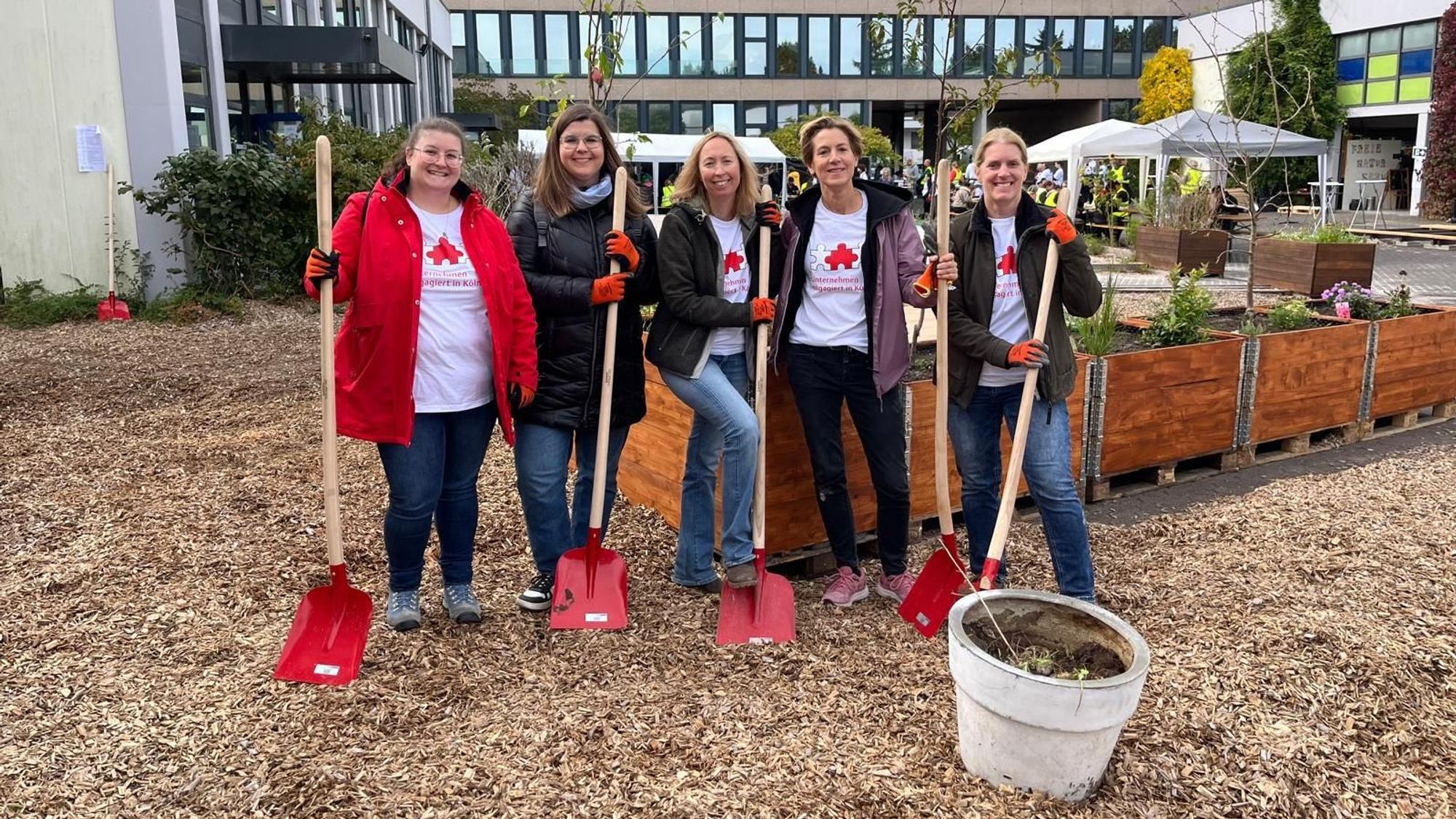 Im vergangenen Jahr half das Vocato-Team beim Bau eines Insektenhotels an der Freien Naturschule Köln.