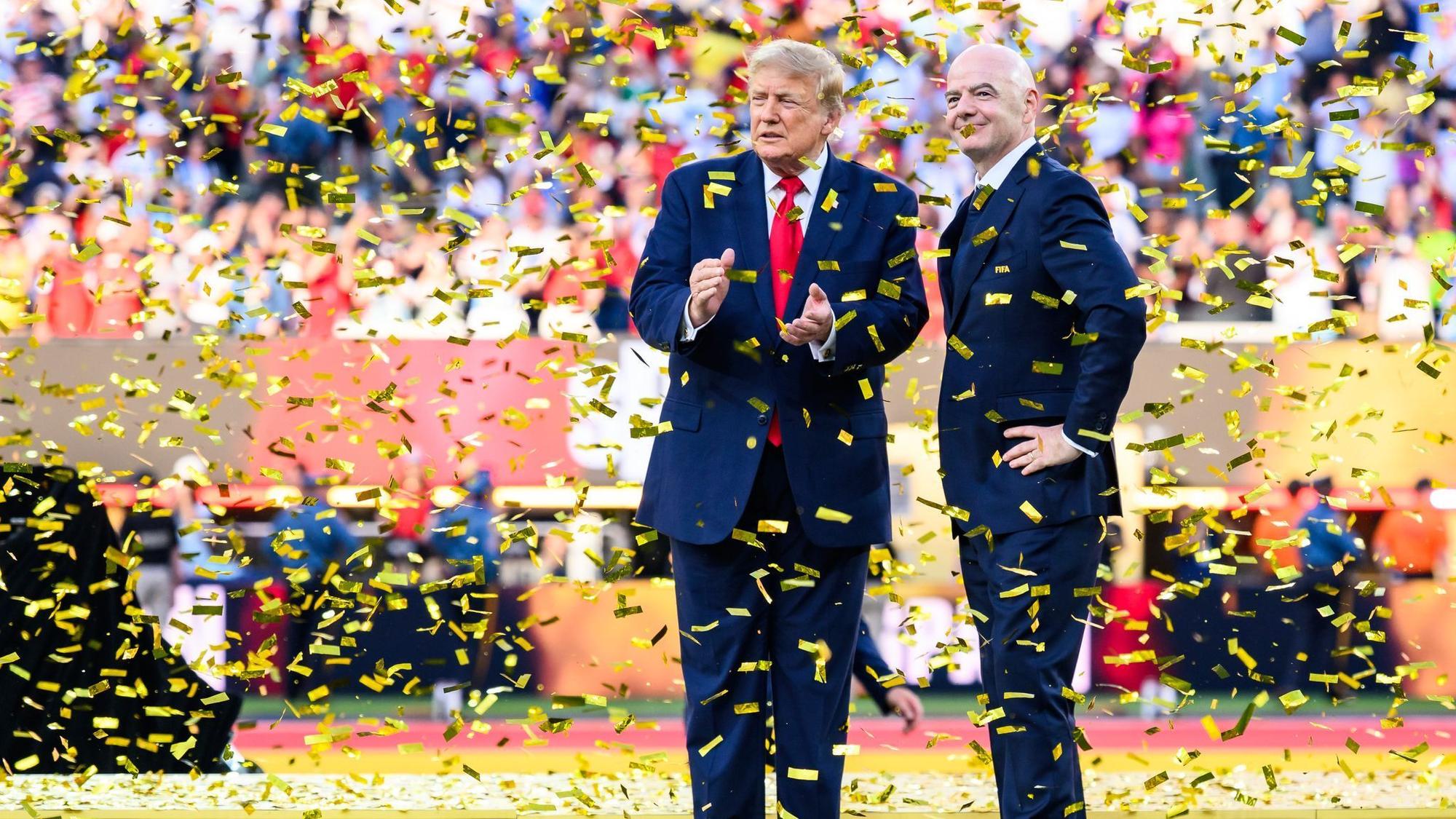 Donald Trump und Gianni Infantino bei der Siegerehrung der WM.