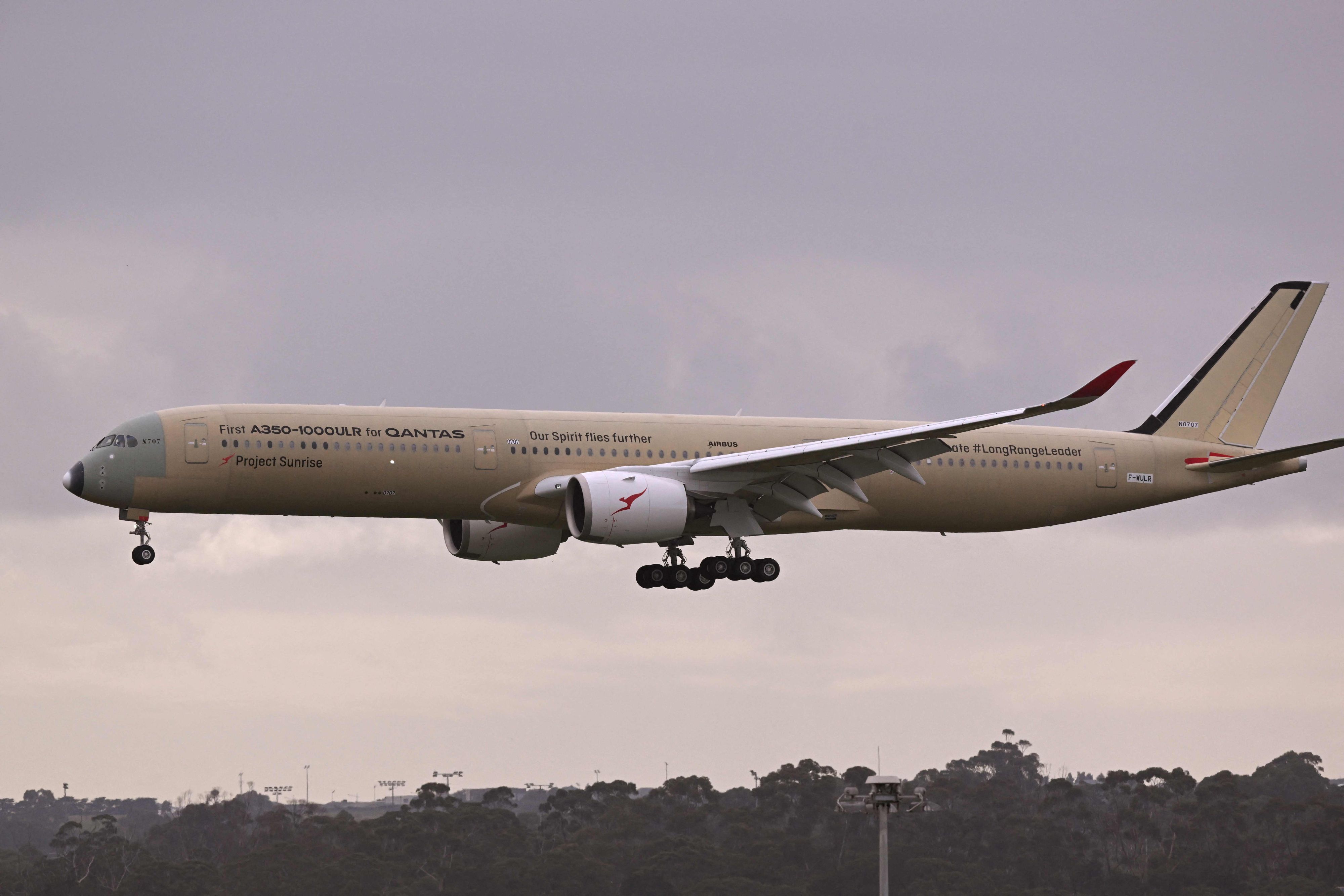 Ein A350-1000ULR der Qantas ist das erste langstreckenflugzeug, das im Rahmen der Pläne von Qantas Nonstop-Flüge von Sydney nach London und später von Sydney nach New York durchführen soll.