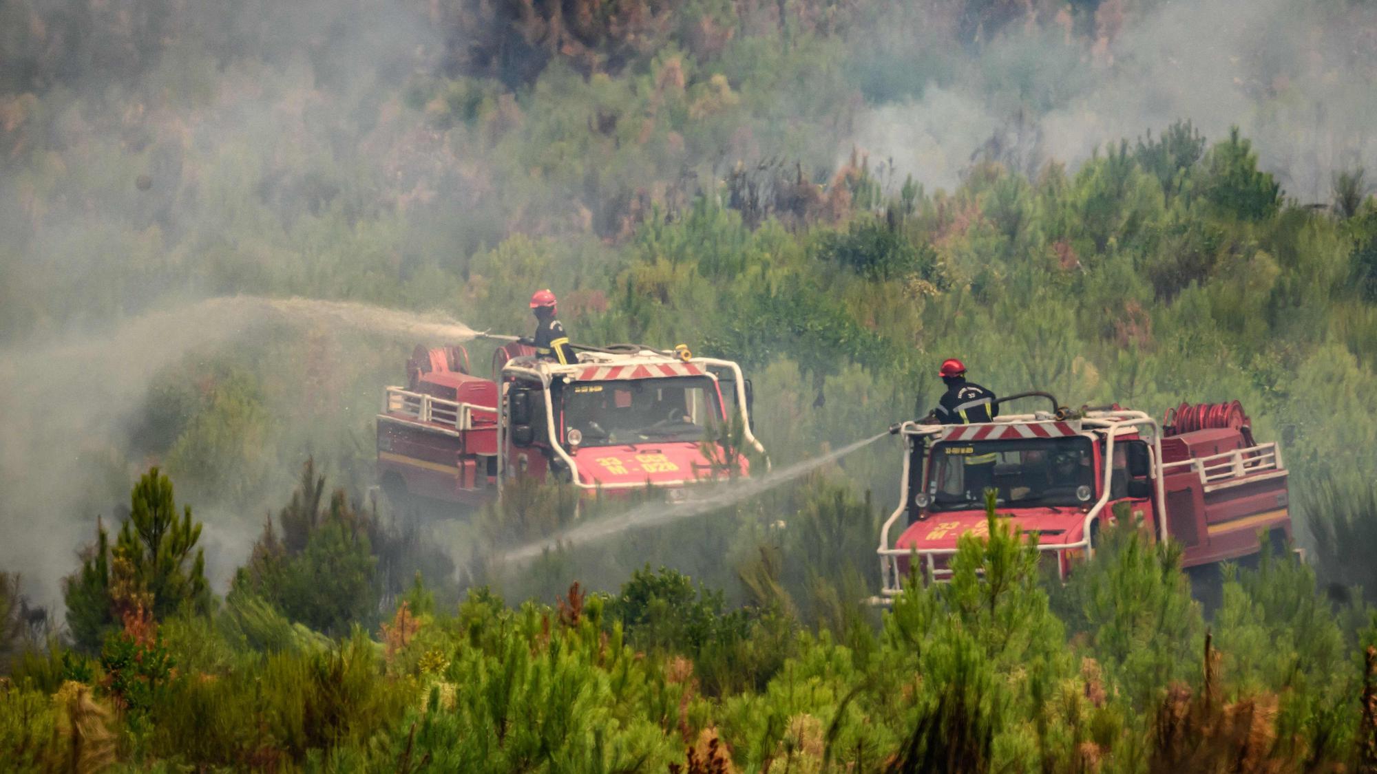 Die Feuerwehr ist bei Lege-Cap-Ferret in Frankreich im Einsatz.