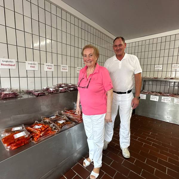 Arbeiten beide im Geschäft: Jupp Schlömer mit seiner 80 Jahre alten Mutter Karin