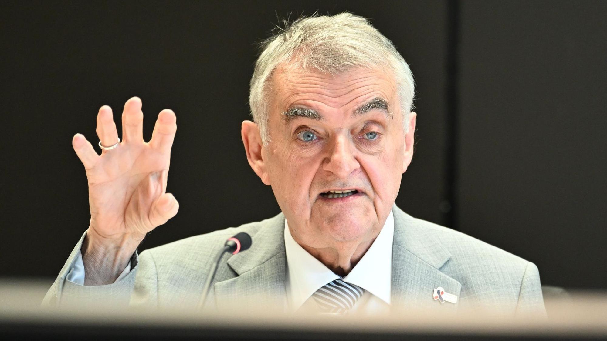 Reul informiert über Umgang mit Gefährdern in Nordrhein-Westfalen