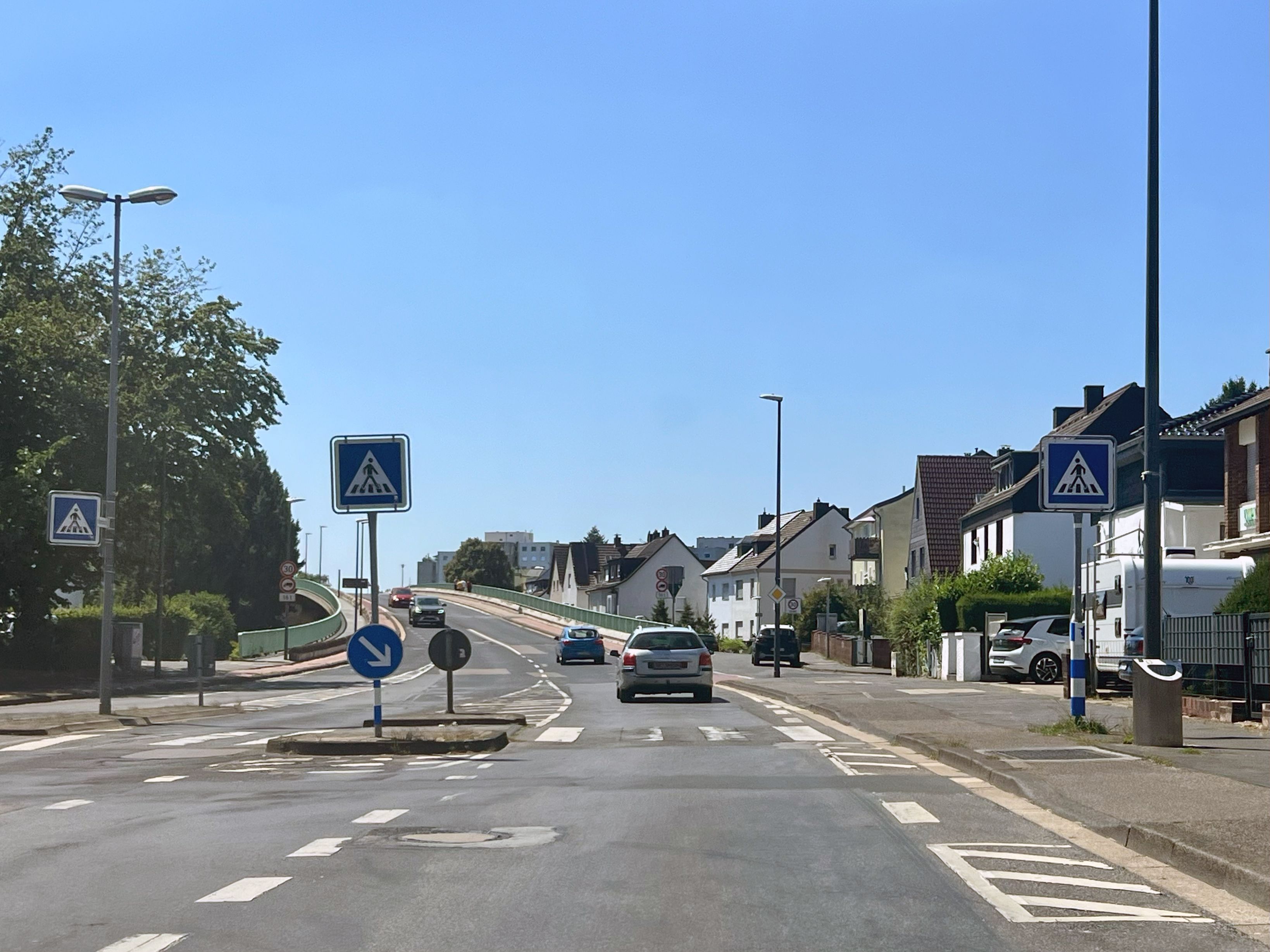 Die Stadtverwaltung will bereits vor dem geplanten Abriss und Neubau der Bergerbrücke in ein paar Jahren das direkte Straßenumfeld neu planen.