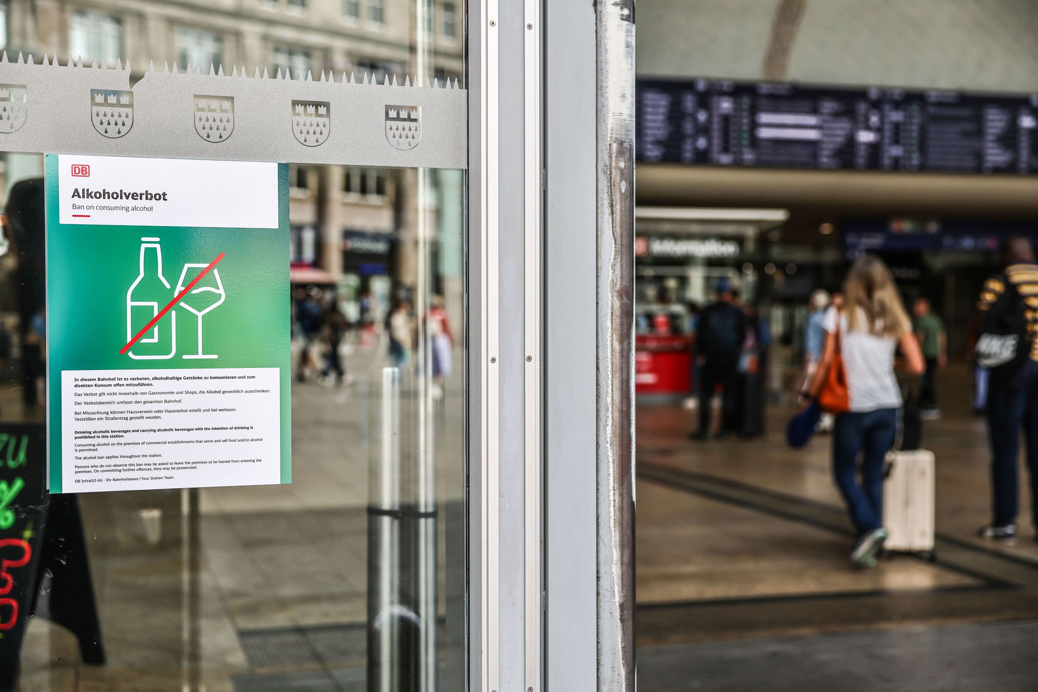 Seit vier Monaten gilt ein Alkoholverbot im Kölner Hauptbahnhof.