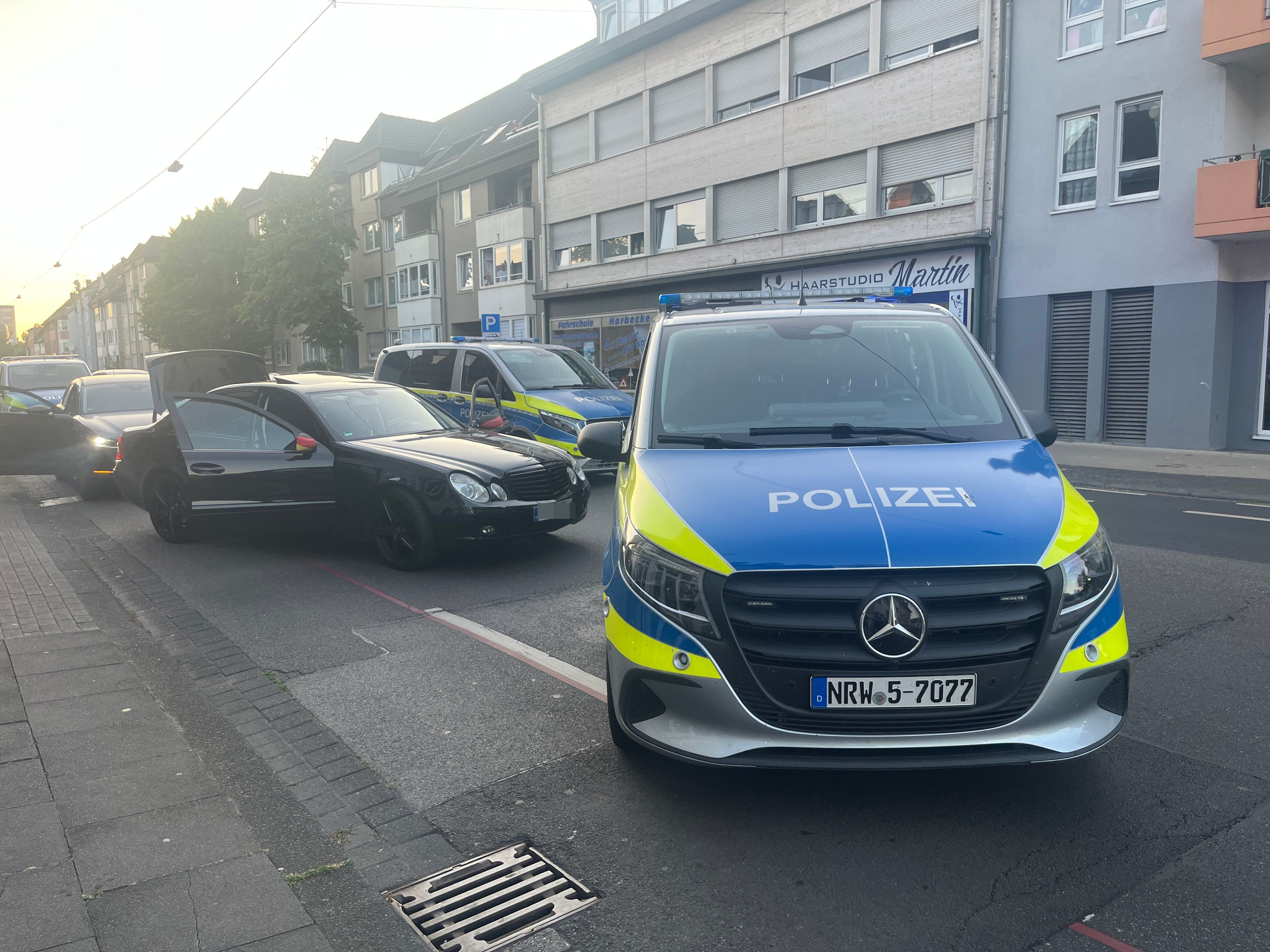 Ein Verkehrsunfall in der Nähe der Wache ist der erste Einsatz.