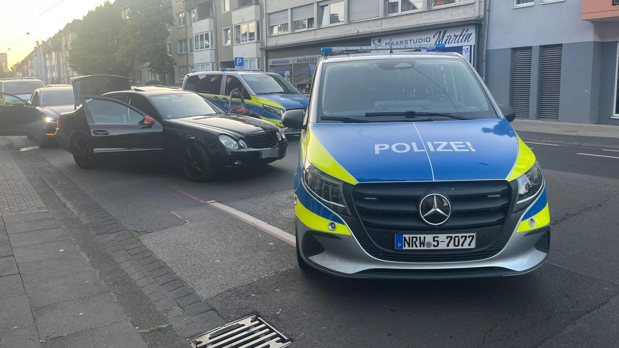 Ein Verkehrsunfall in der Nähe der Wache ist der erste Einsatz.