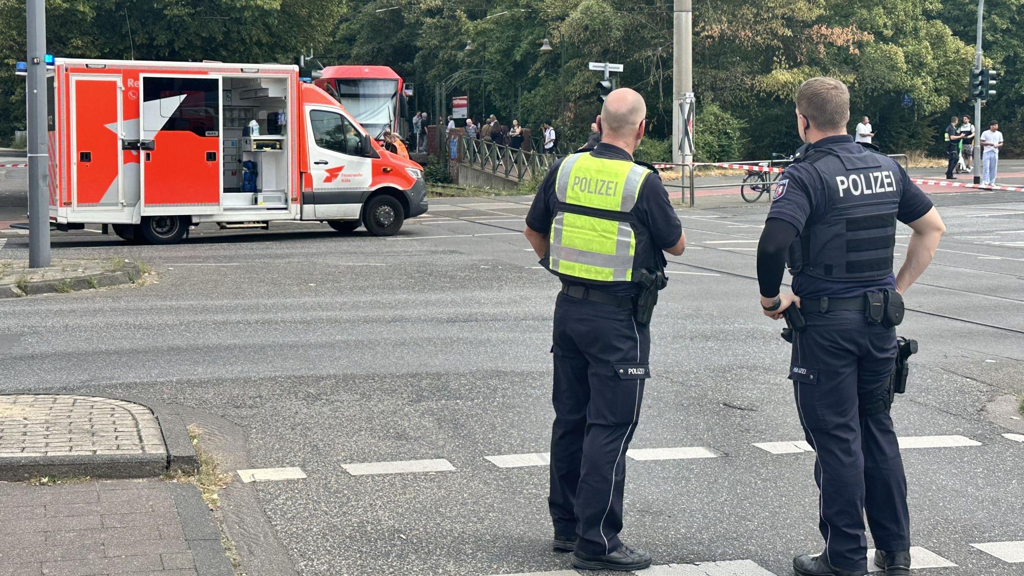 Der 57 Jahre alte Fußgänger, der am 31. Juli im Stadtteil Buchheim von einer Straßenbahn erfasst wurde, ist gestorben.