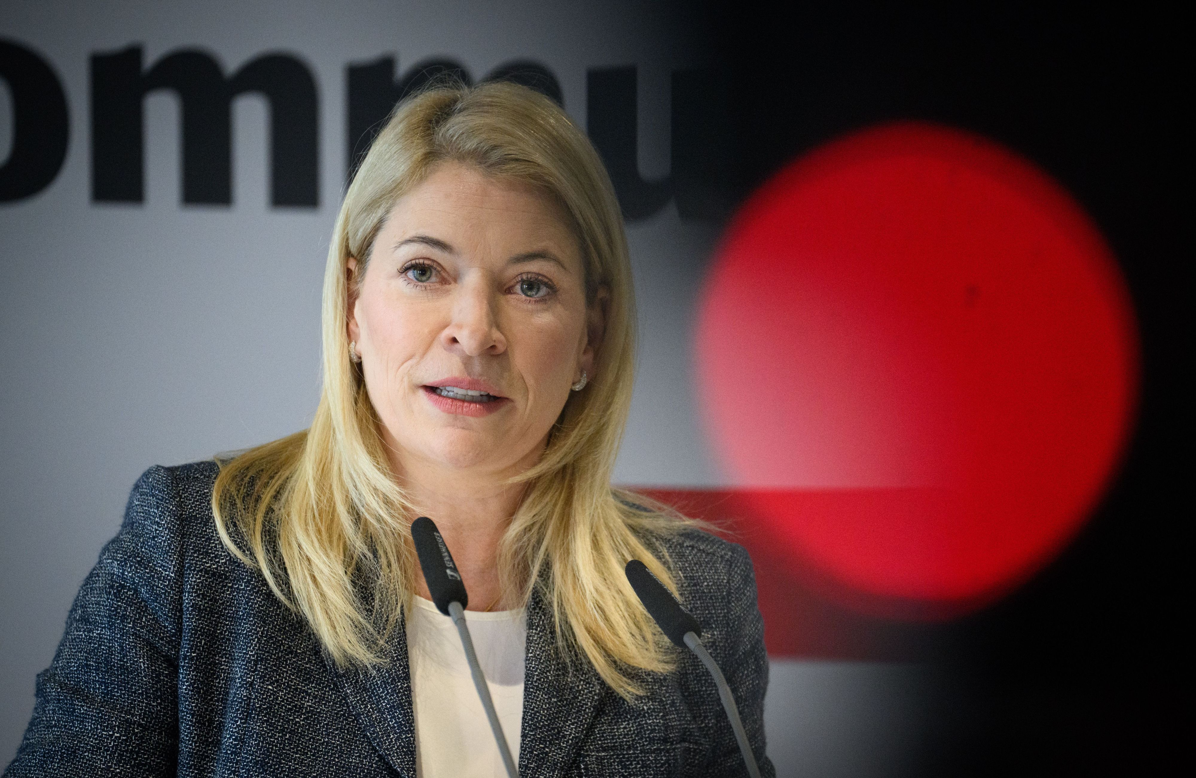 ARCHIV - 08.07.2026, Berlin: Evelyn Palla, Vorstandsvorsitzende der Deutschen Bahn AG, bei einer Pressekonferenz. (zu dpa: «Bahnchefin rügt Leistungsmängel im Management») Foto: Bernd von Jutrczenka/dpa +++ dpa-Bildfunk +++