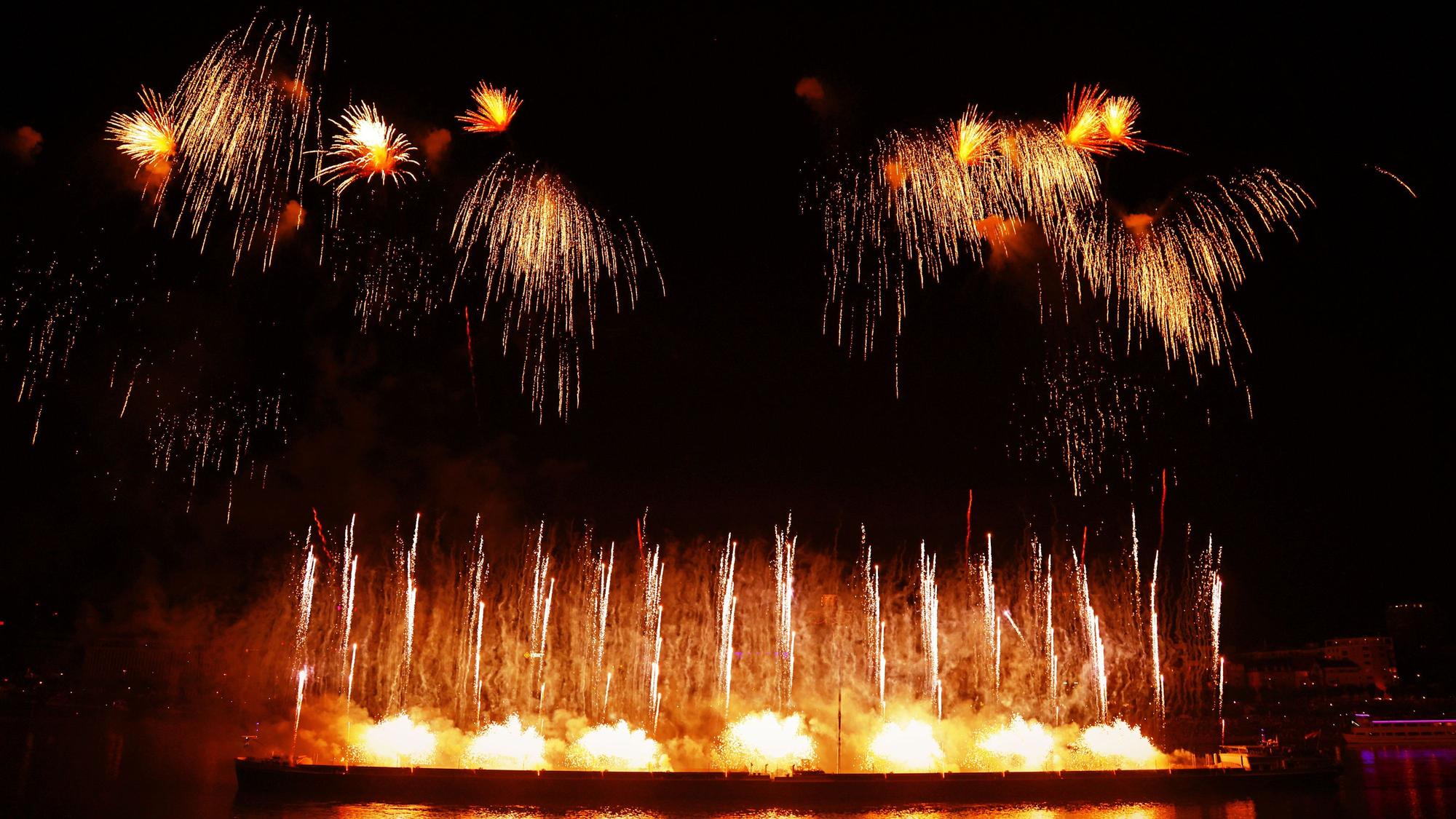 Feuerwerk bei den 21. Kölner Lichtern.