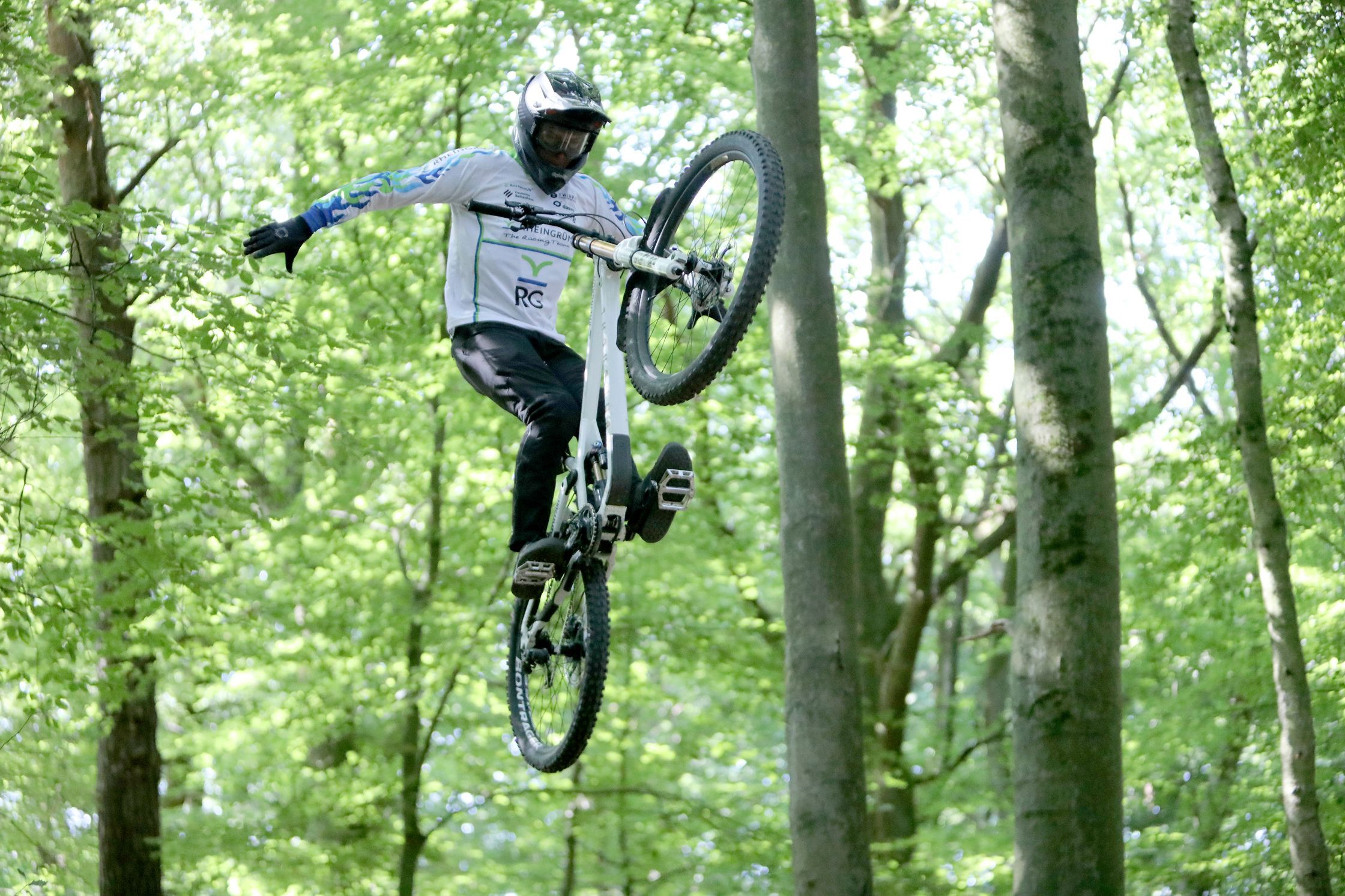 Hendrik Walther beim Downhill Bike Fahren