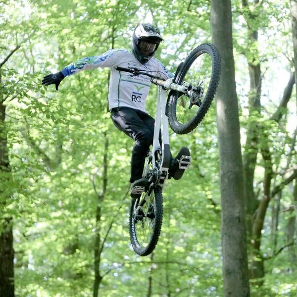 Hendrik Walther beim Downhill Bike Fahren