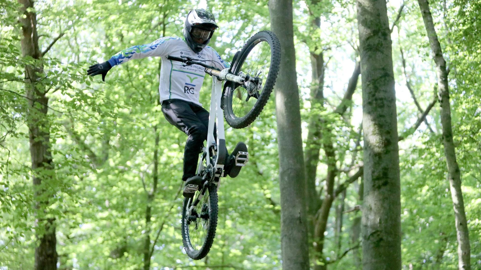 Hendrik Walther beim Downhill Bike Fahren