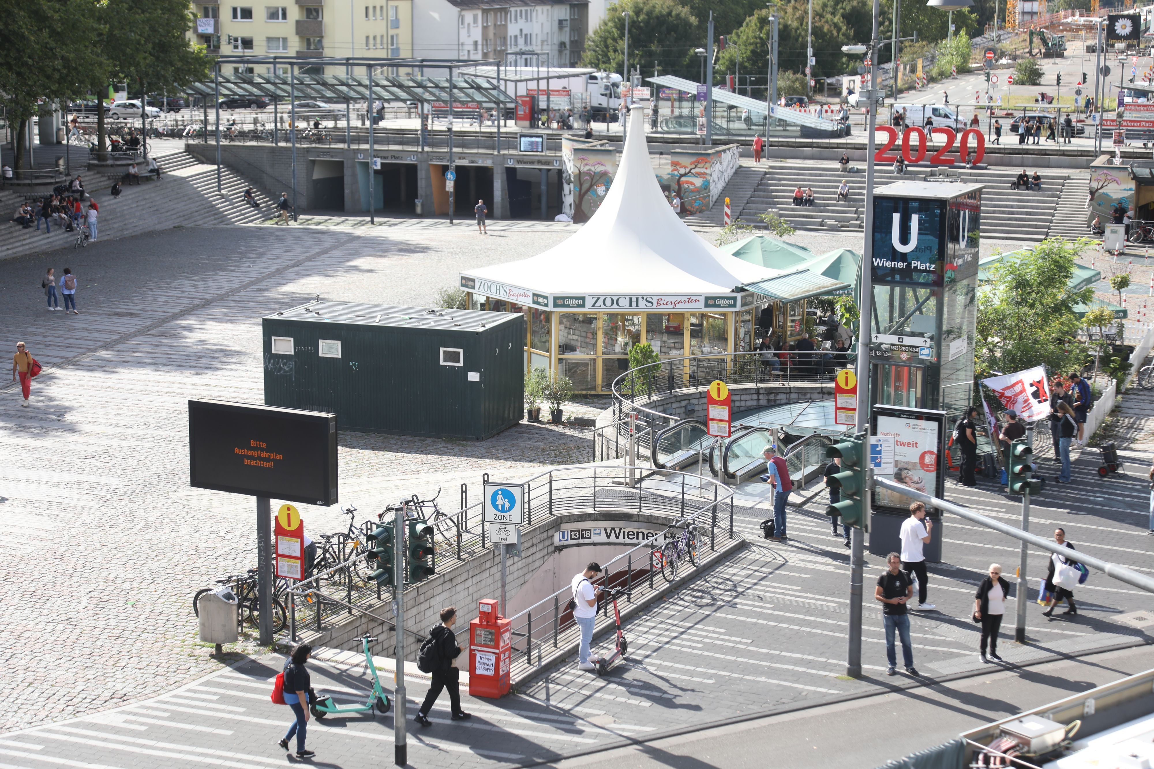 Der Wiener Platz in Köln-Mülheim von oben betrachtet.