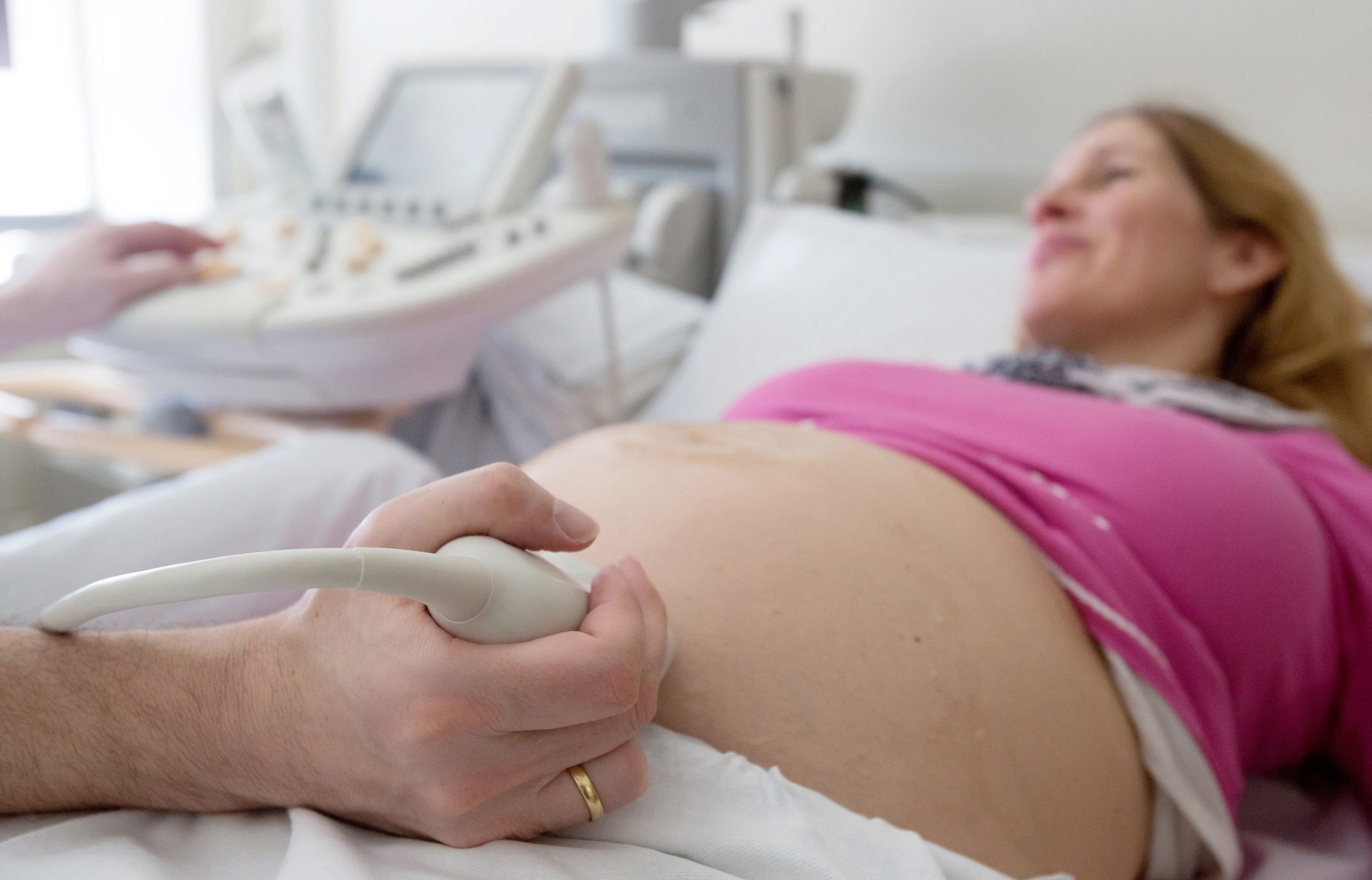 Die Geburtshilfe an der Helios-Klinik in Wipperfürth ist beliebt bei werdenden Eltern. Die Zah der Geburten dort sei stabil, heißt es.