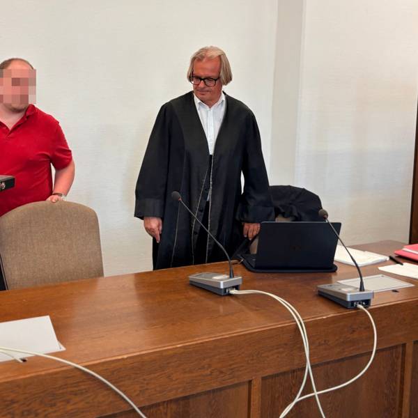 Der Angeklagte Christian G. (37) mit Verteidiger Frank Schwarz beim Prozess im Kölner Landgericht