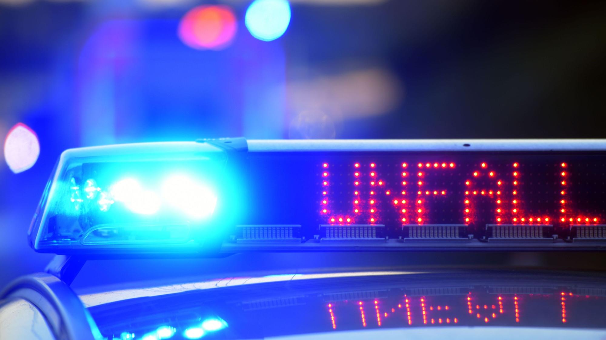Nach einem Unfall auf der A59 kommt es zu Verkehrsbeeinträchtigungen.