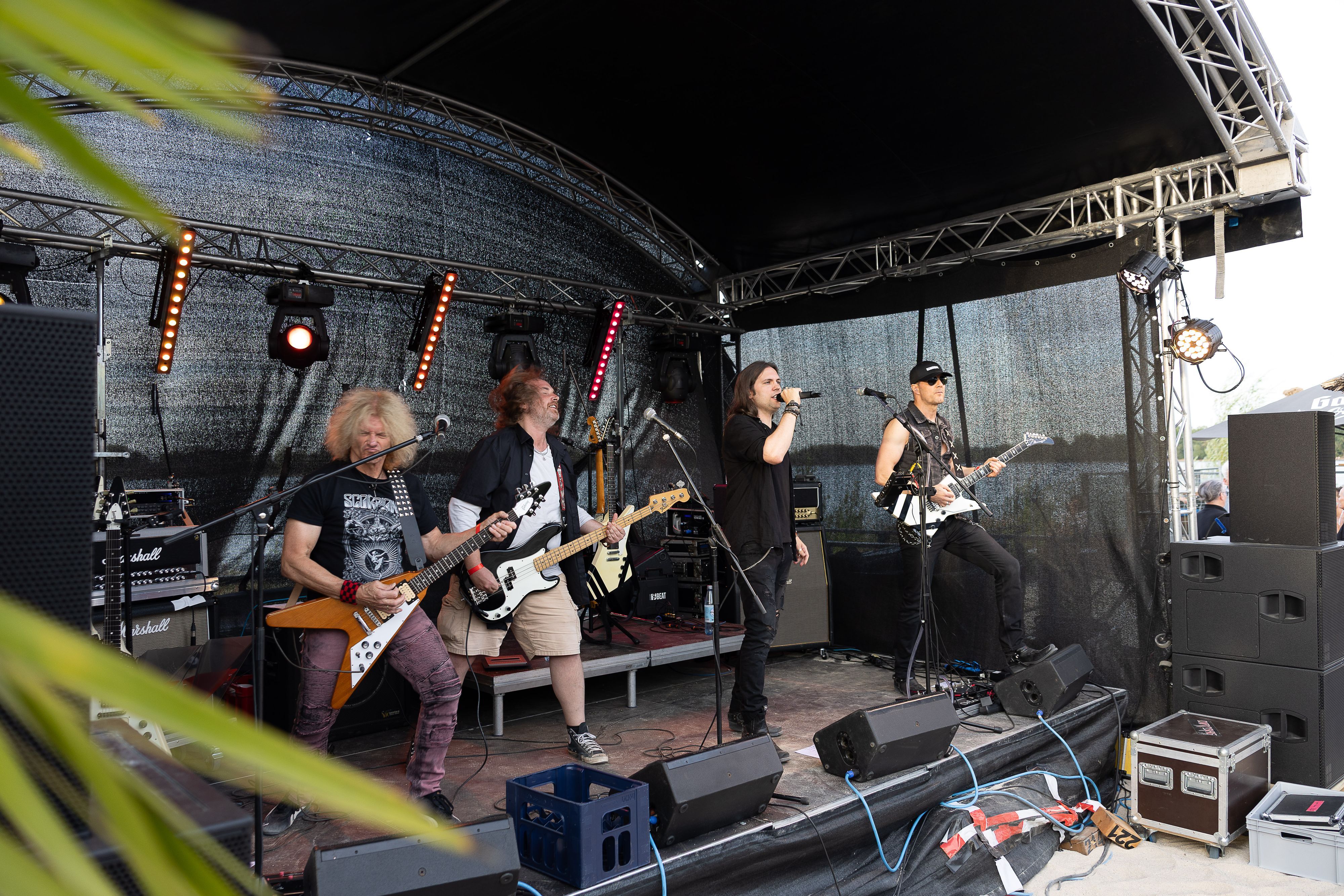 Die Scorpions-Tributeband Blackout beim Auftritt am Lago Beach in Zülpich.