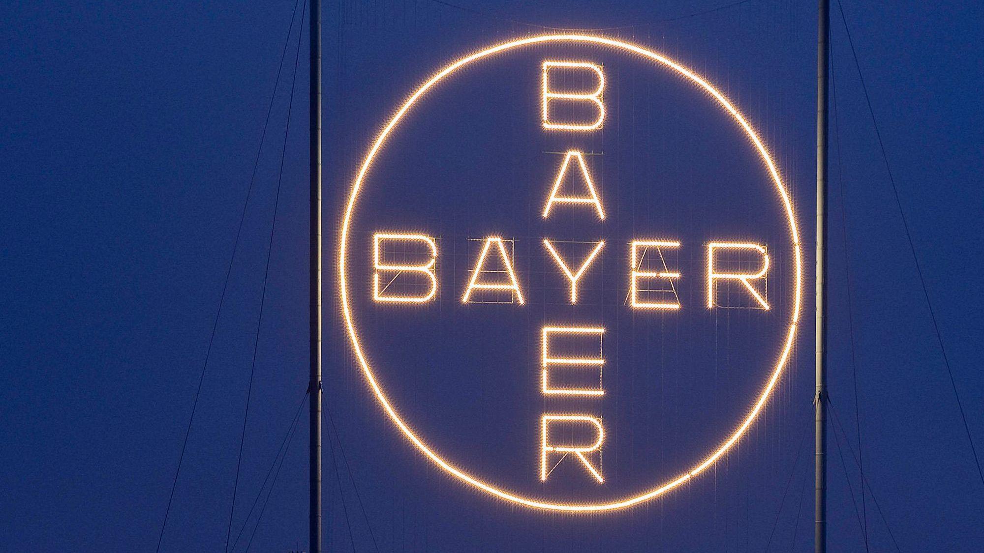 Das leuchtende Bayer-Kreuz
