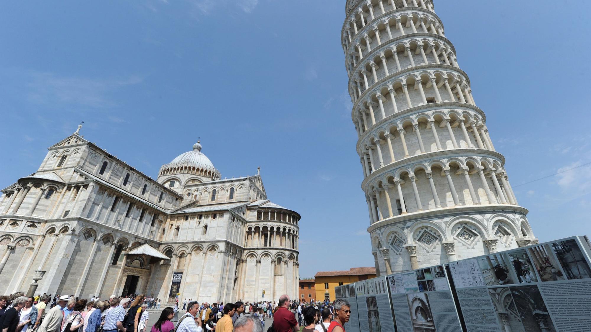 Der Schiefe Turm von Pisa wird jedes Jahr von Millionen Touristen besucht. Bei einem Erdbeben nahe Pisa ist der Turm wohl heilgeblieben.