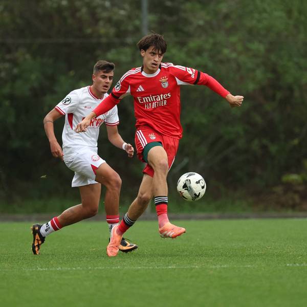 Gil Neves SL Benfica U-23 in action during the match between SL Benfica U-23 and UD Leiria U-23, valid for Liga Revelacao Sub-23 2025 26 at Benfica Campus on 13 November 2025. Lisbon Benfica Campus Seixal Portugal Copyright: xIMAGOx/xPRIMExSPORTSxIMAGESx/xFILIPExOLIVEIRAx